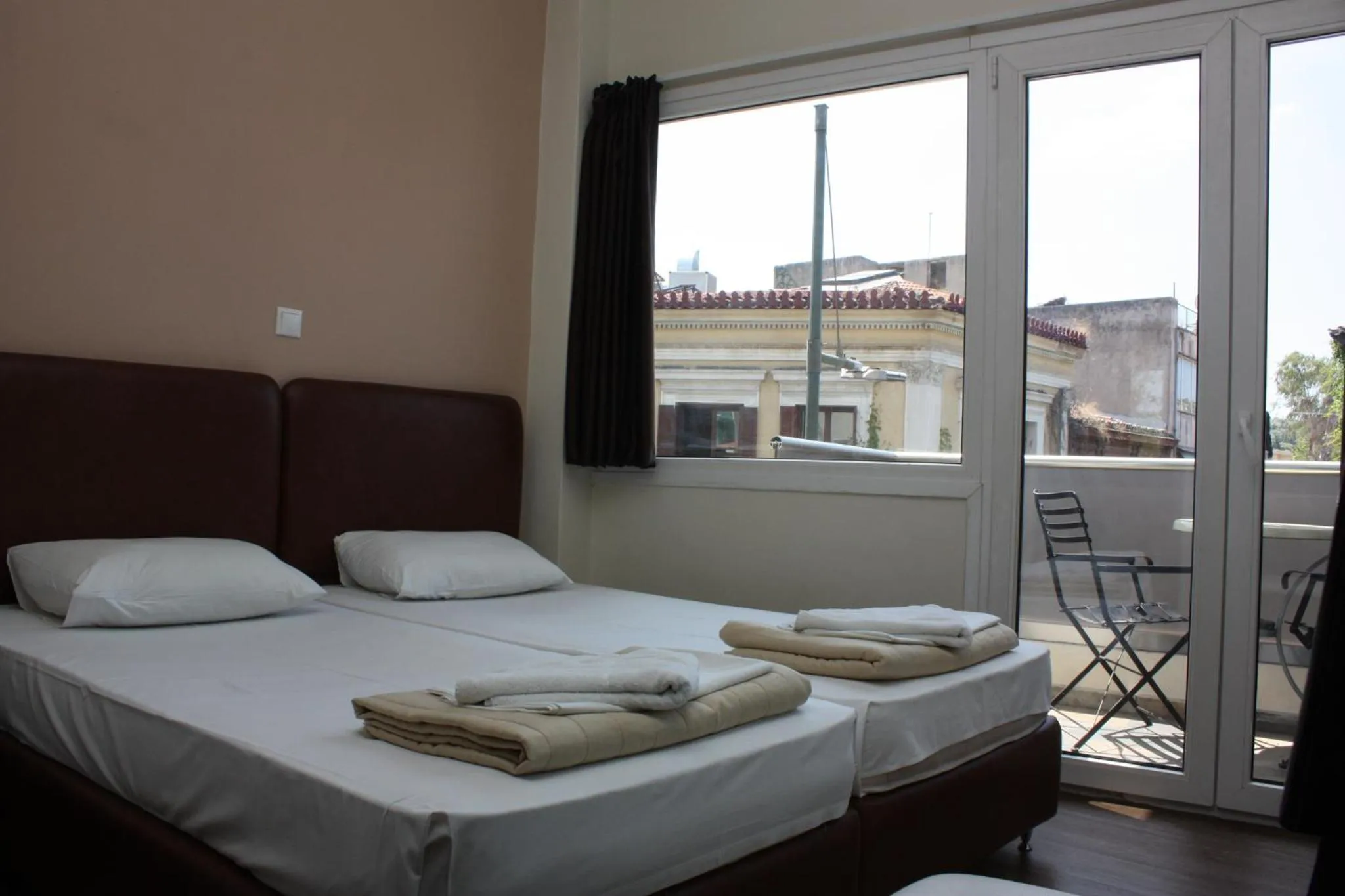 Bed in Pella Inn Hostel