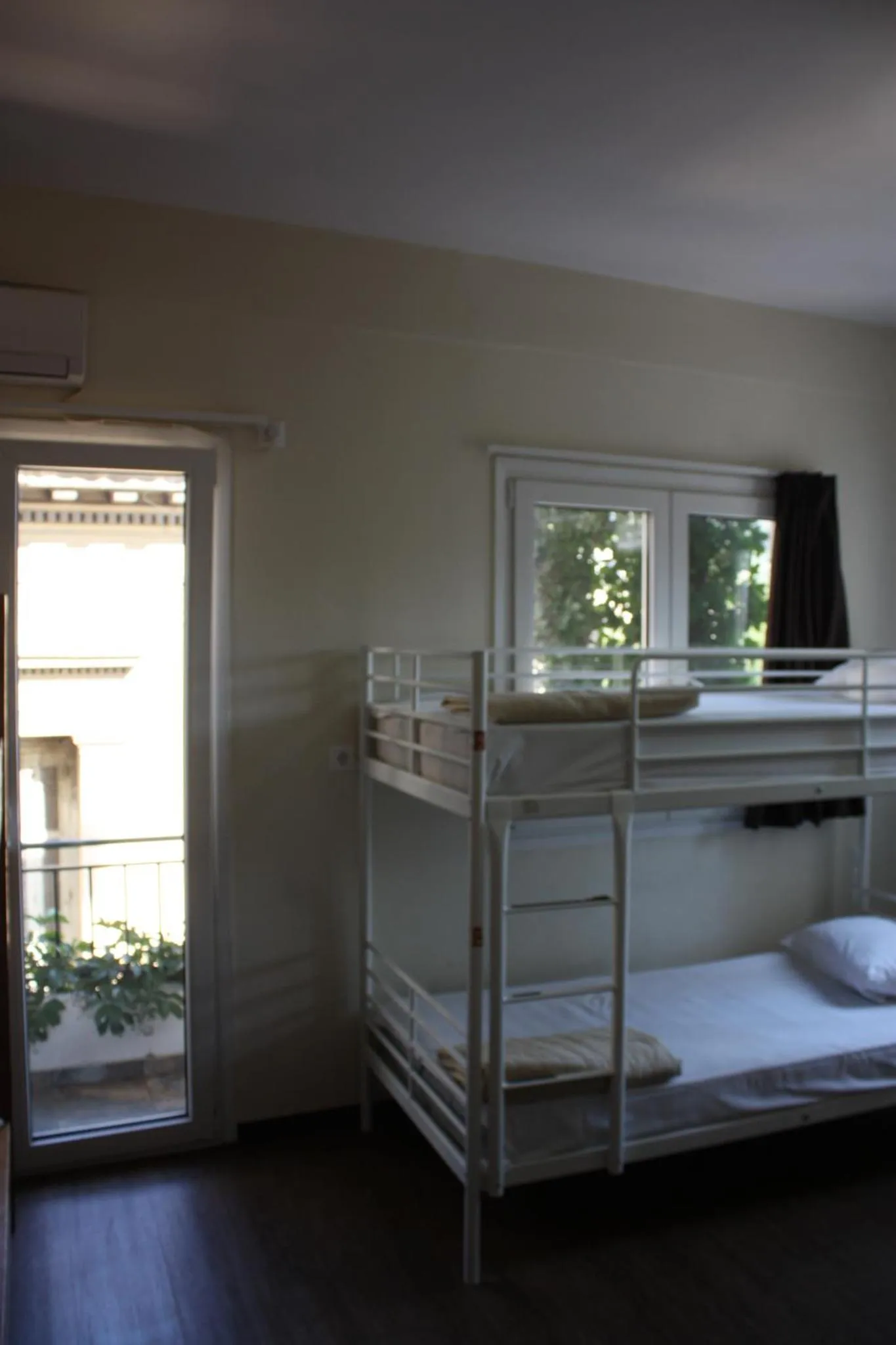 Bed in Pella Inn Hostel