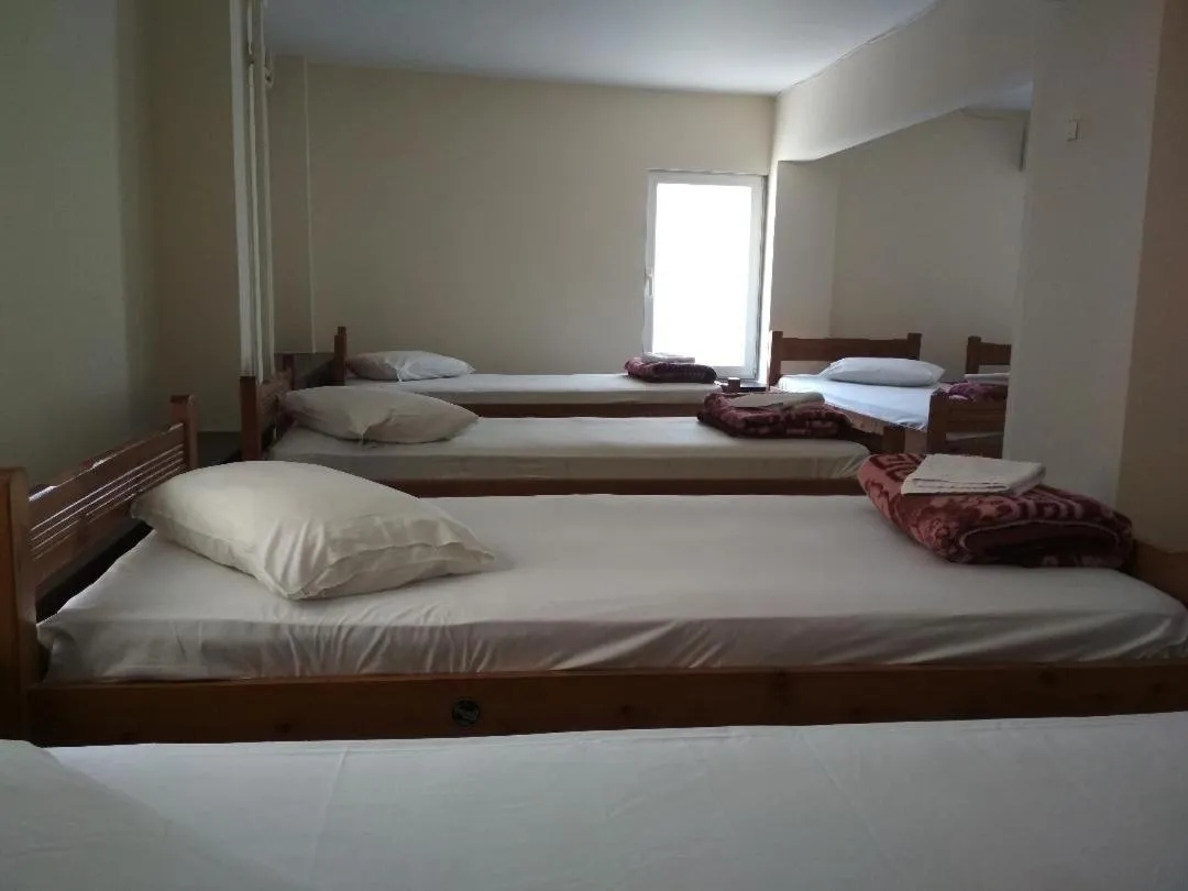 Bed in Pella Inn Hostel