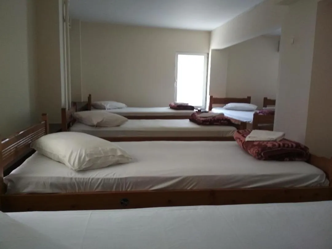 Bed in Pella Inn Hostel