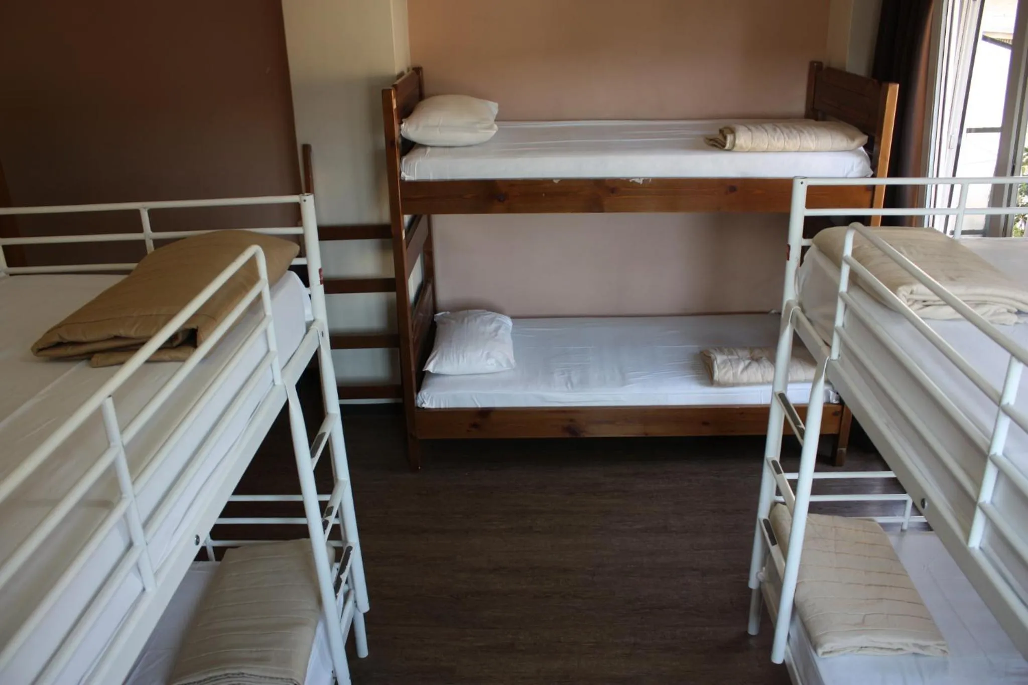 Bed in Pella Inn Hostel