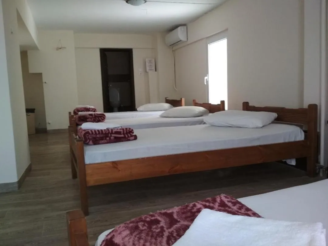 Bed in Pella Inn Hostel