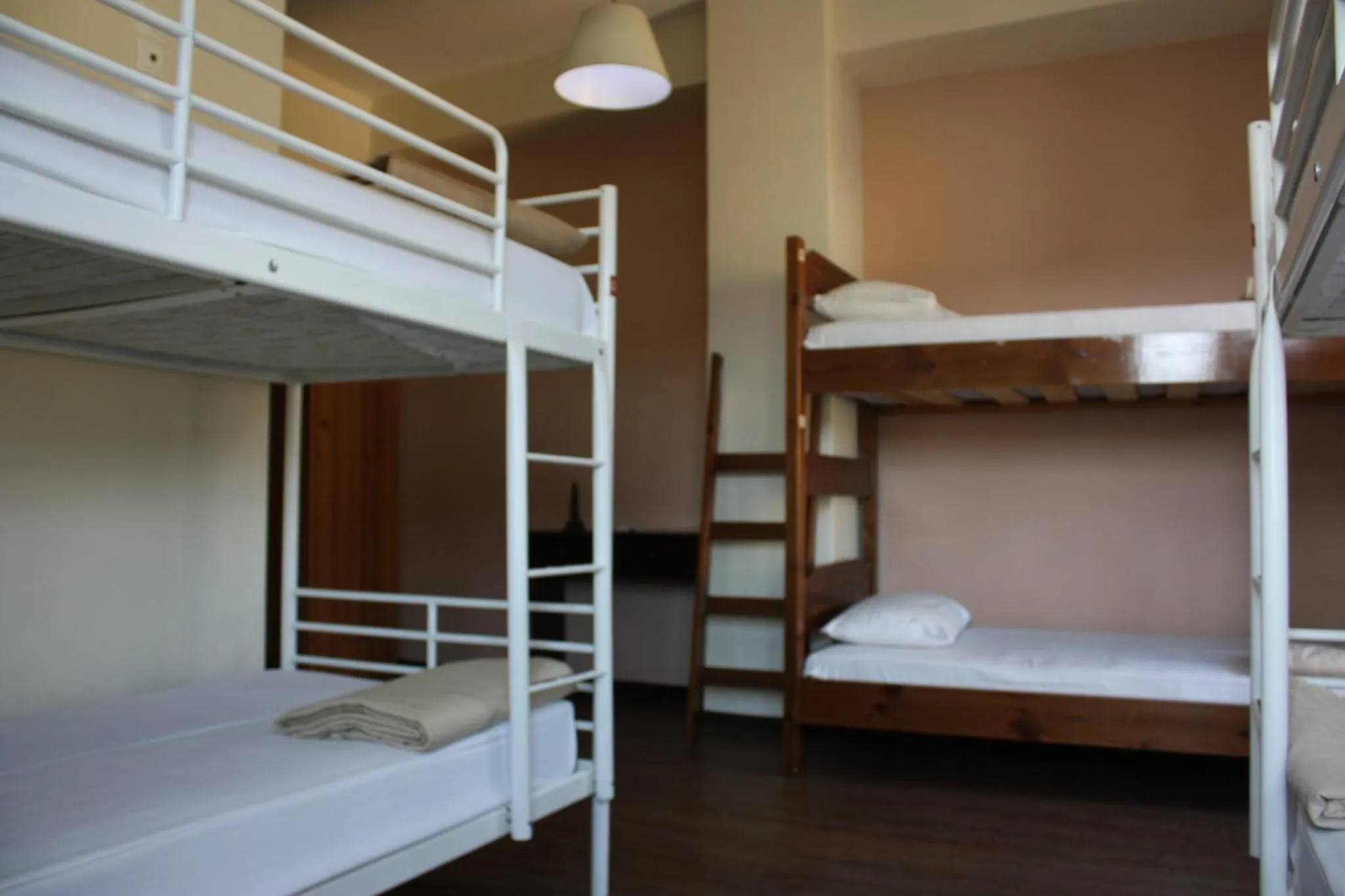 Bed in Pella Inn Hostel