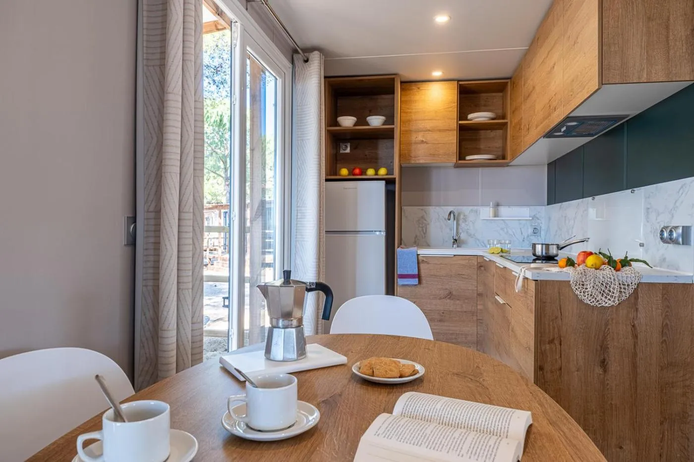 Kitchen or kitchenette in Camping Estival Torre de la Mora