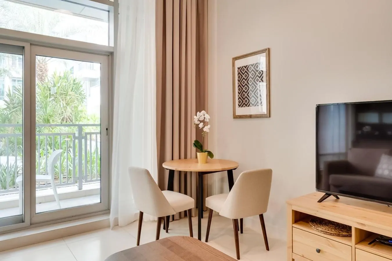 Seating area in OSKENA Vacation Homes -The Lofts Boulevard Downtown