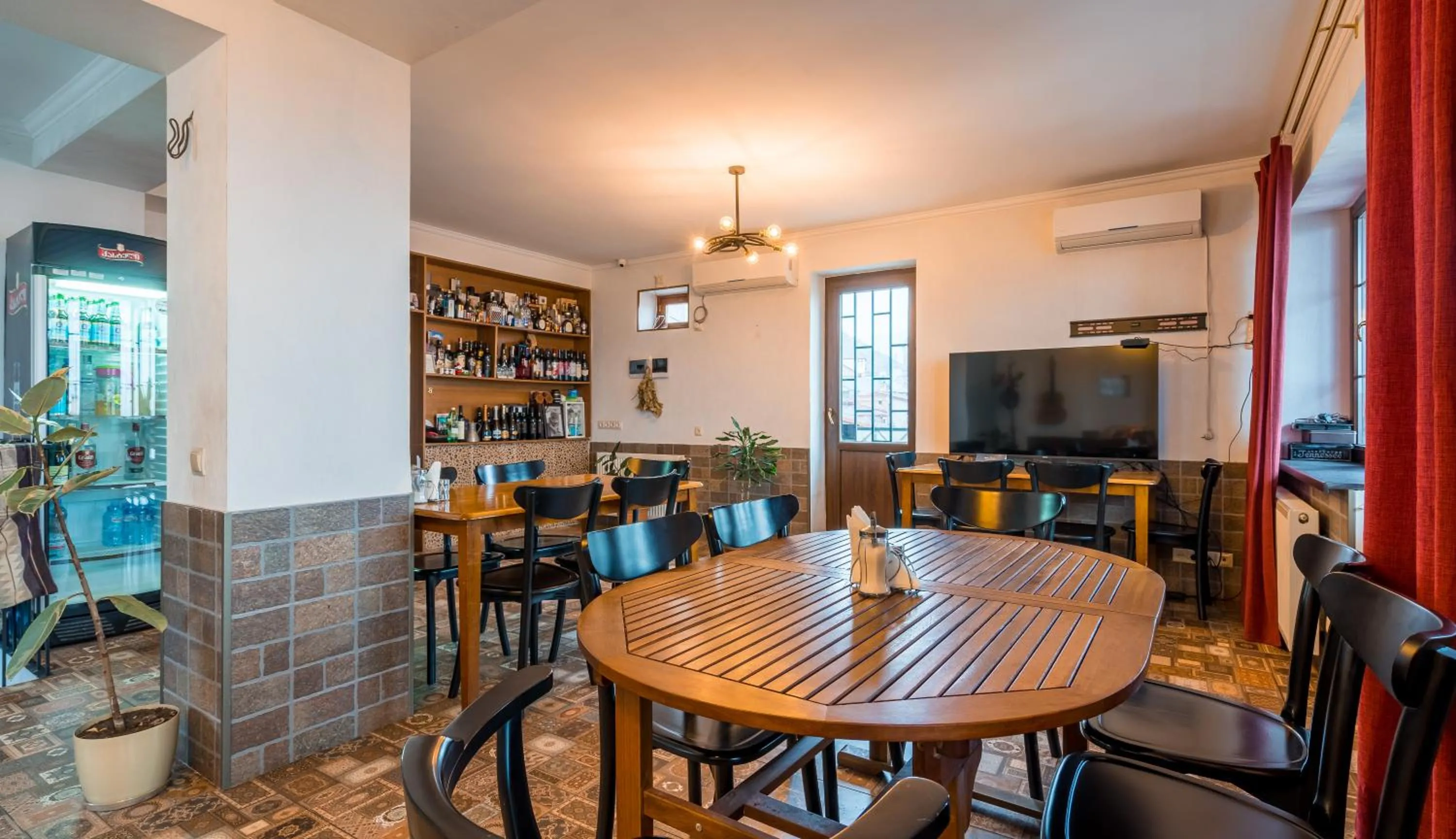 Restaurant/places to eat in Hotel at Gomi 19