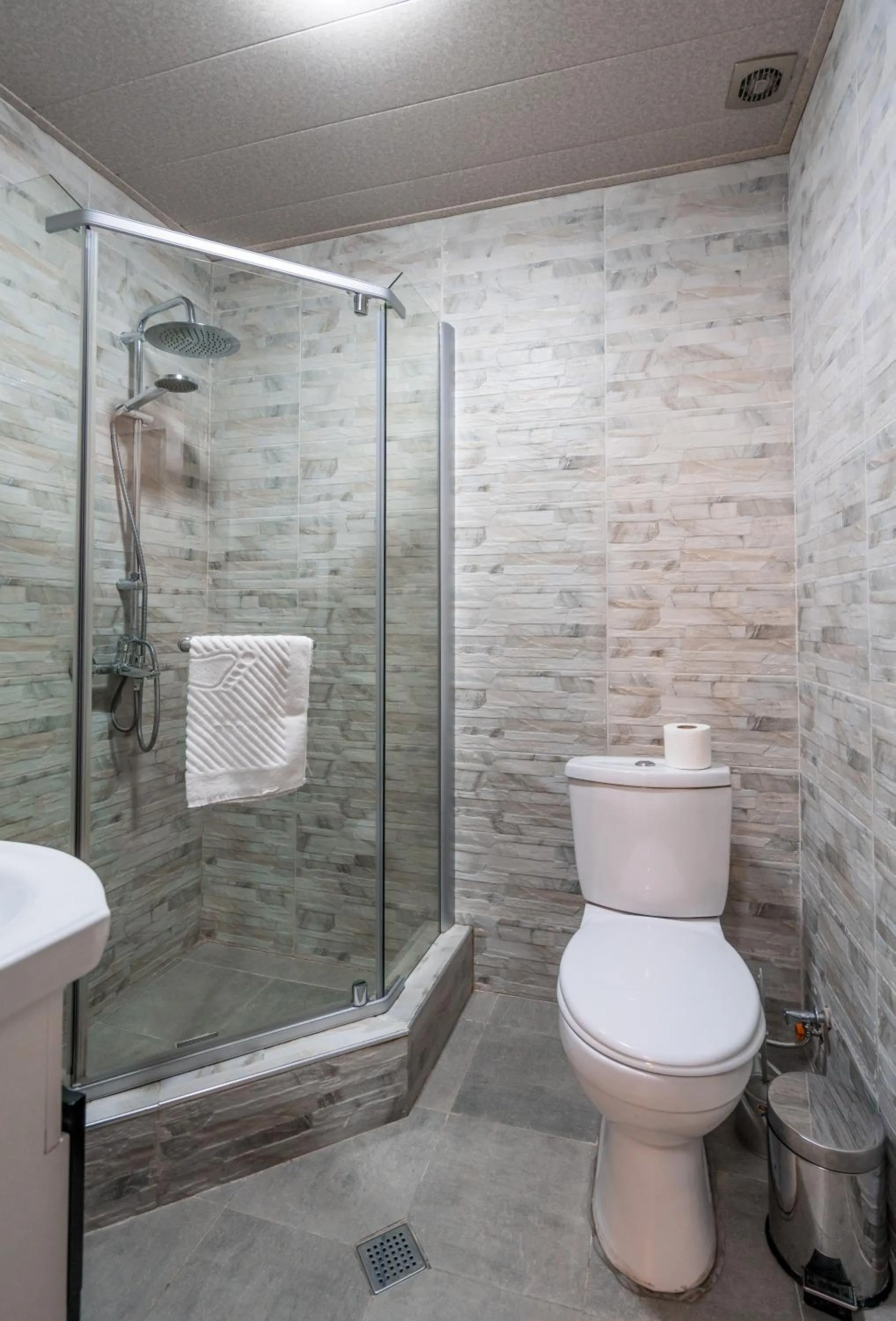 Bathroom in Hotel at Gomi 19