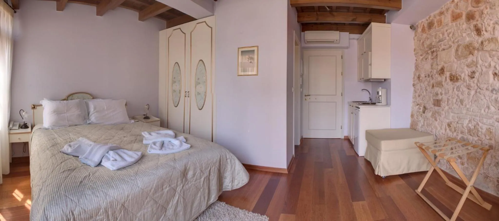 Photo of the whole room, Bed in Palazzo Duca