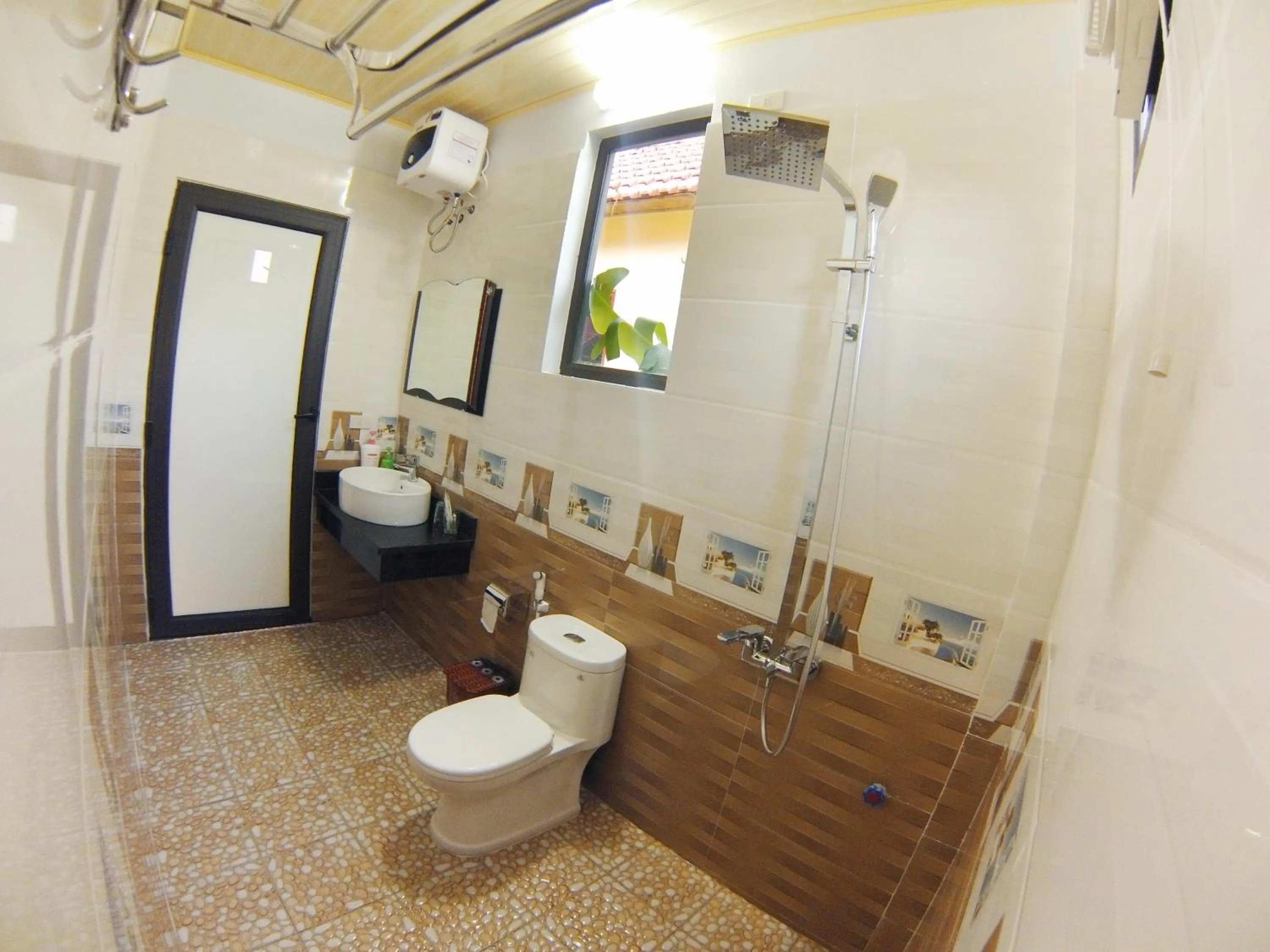 Shower in An Ngoc Tam Coc Bungalow