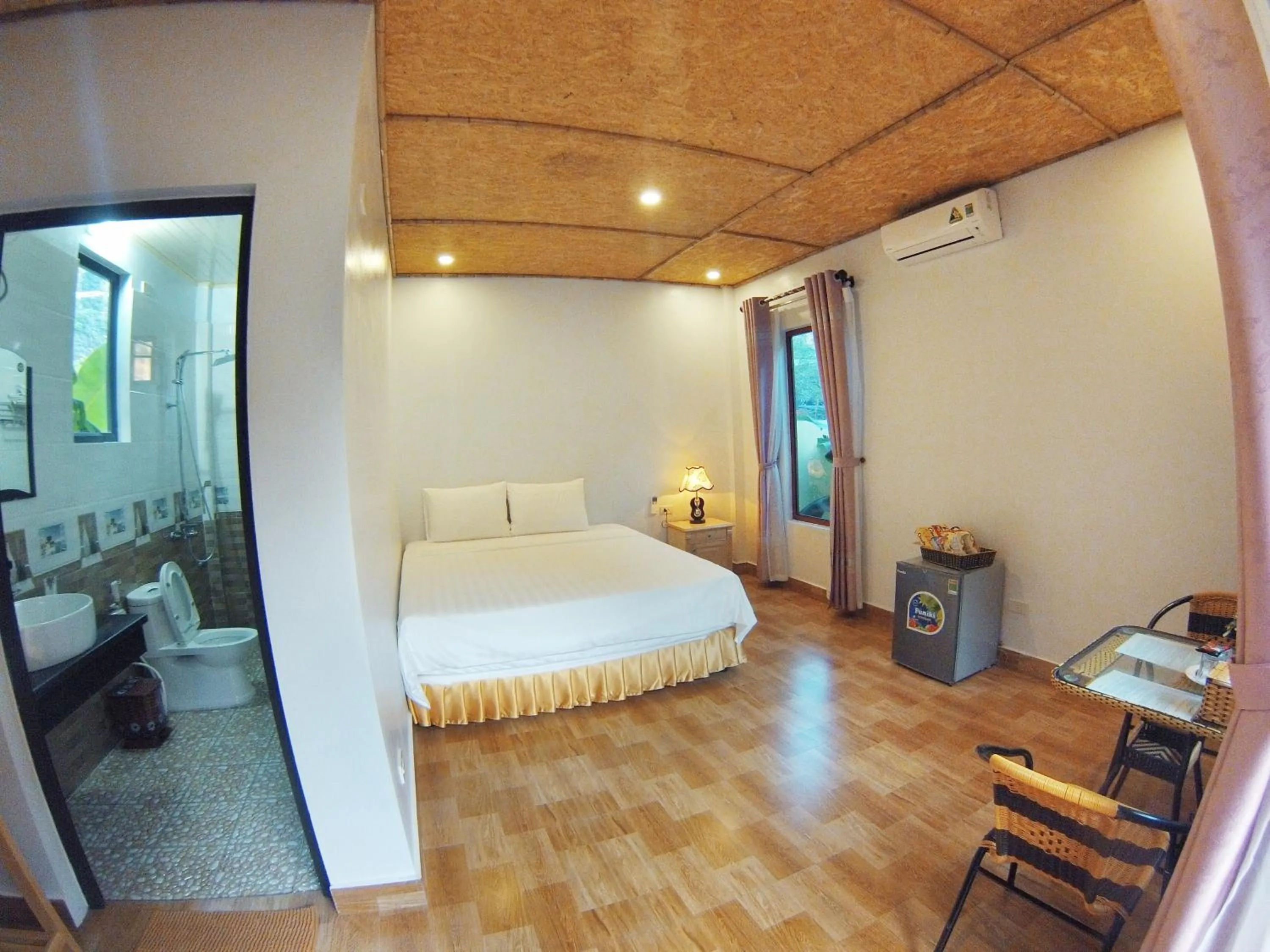 Photo of the whole room, Bed in An Ngoc Tam Coc Bungalow