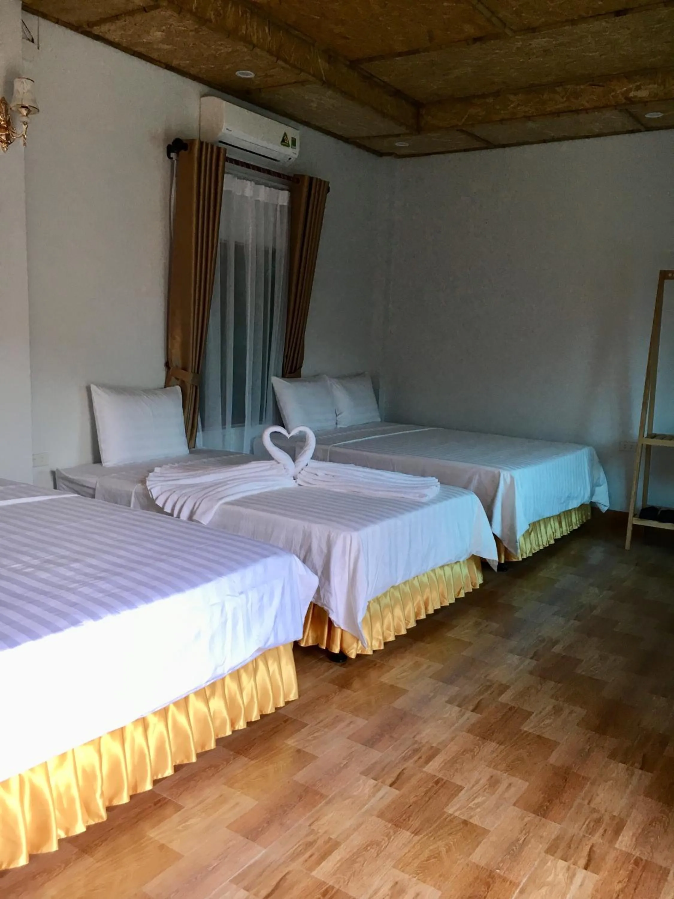 Photo of the whole room, Bed in An Ngoc Tam Coc Bungalow