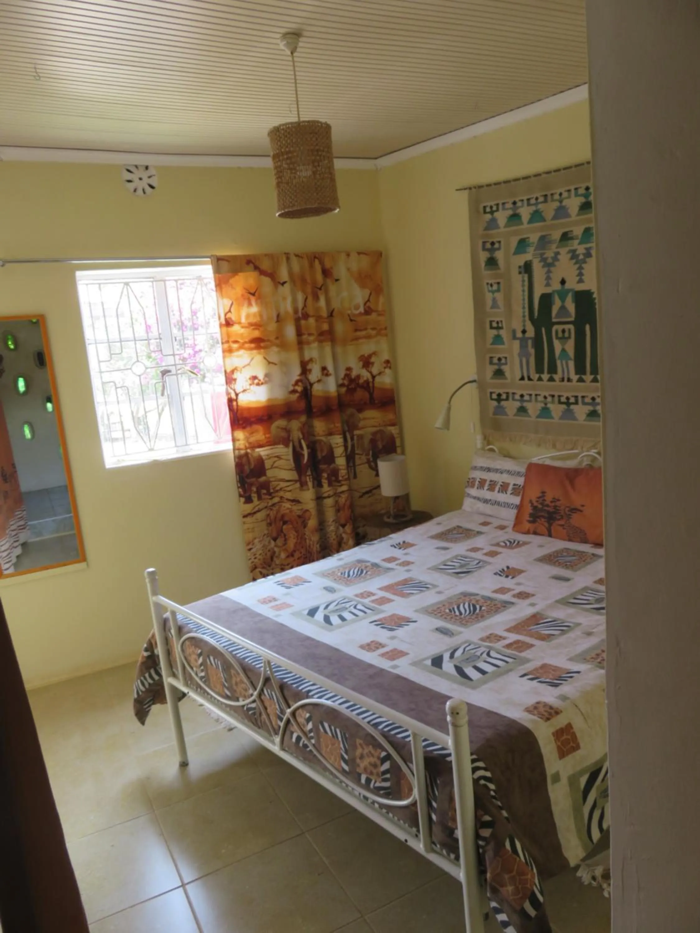 Bed in Aloepark Art Hotel