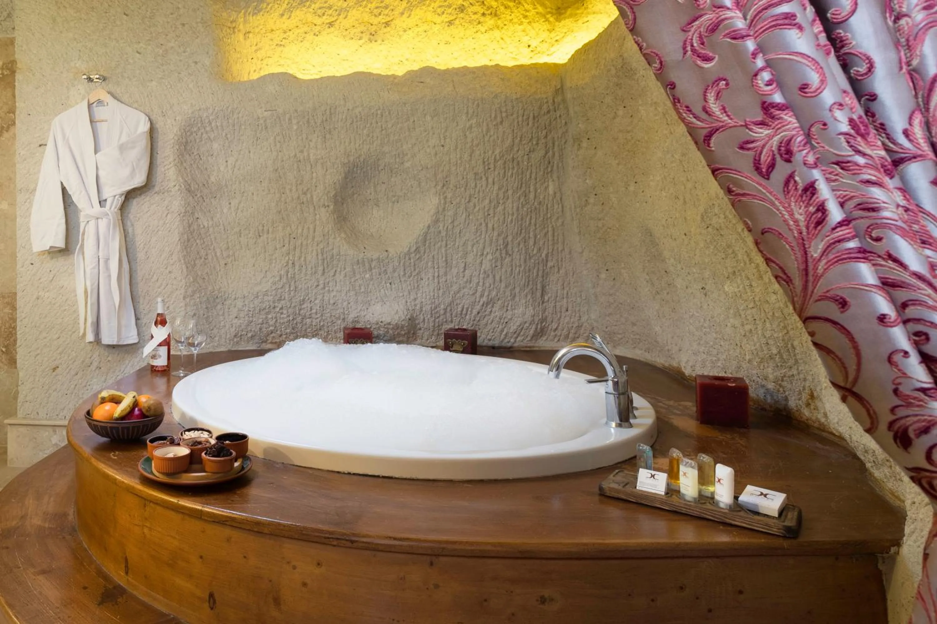 Hot Tub in Doors Of Cappadocia Special Cave Hotel