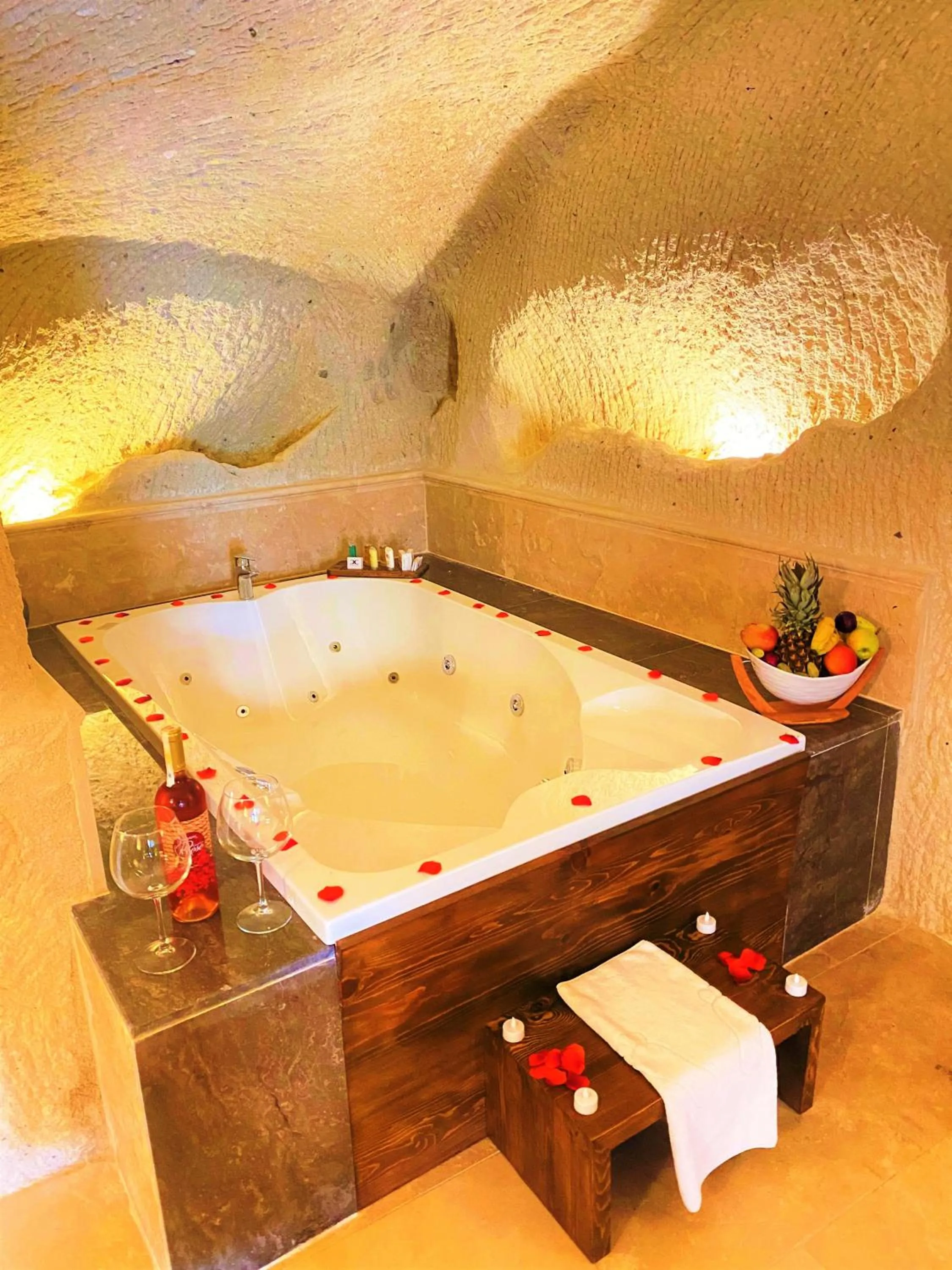 Hot Tub in Doors Of Cappadocia Special Cave Hotel