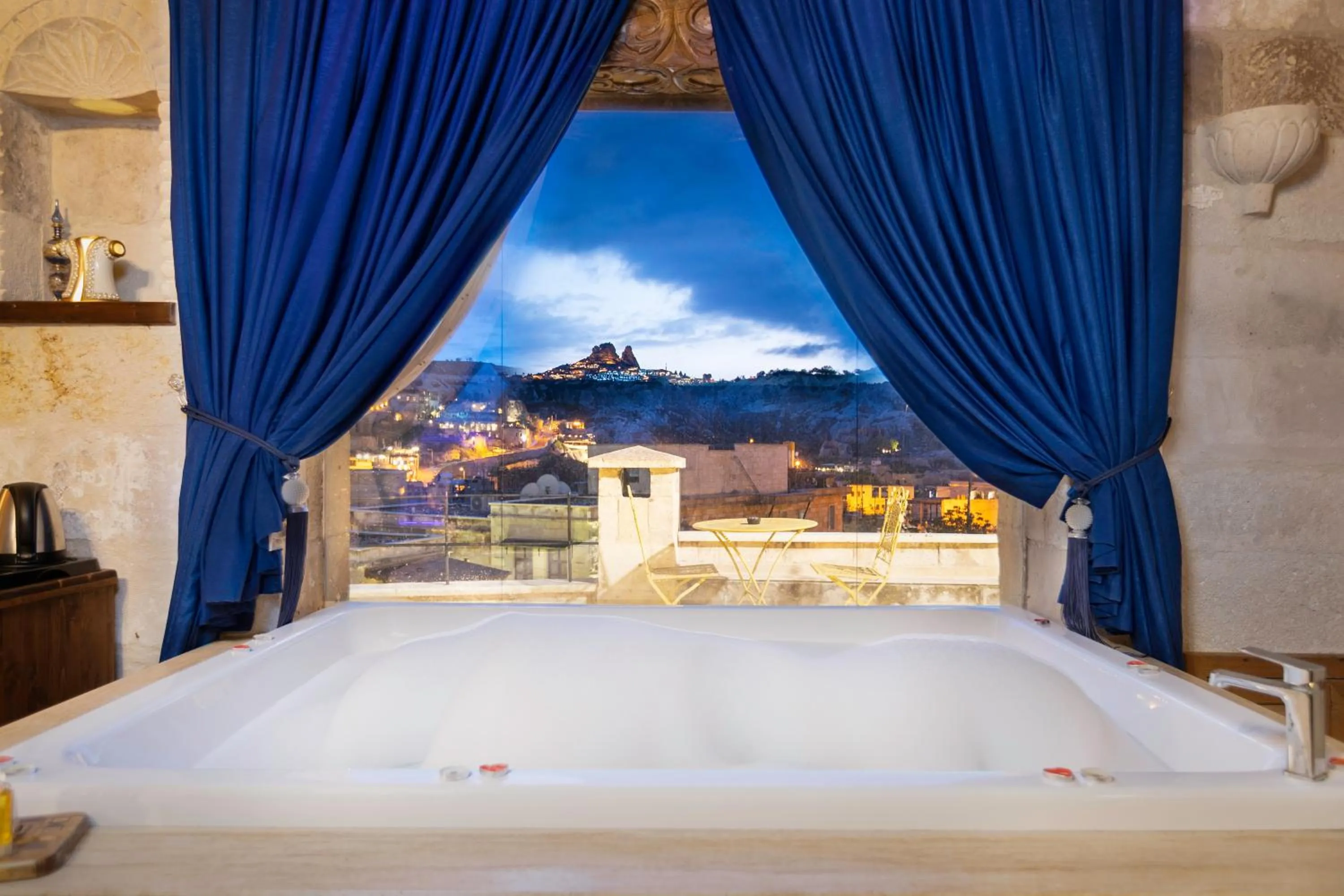 Hot Tub, Bed in Doors Of Cappadocia Special Cave Hotel