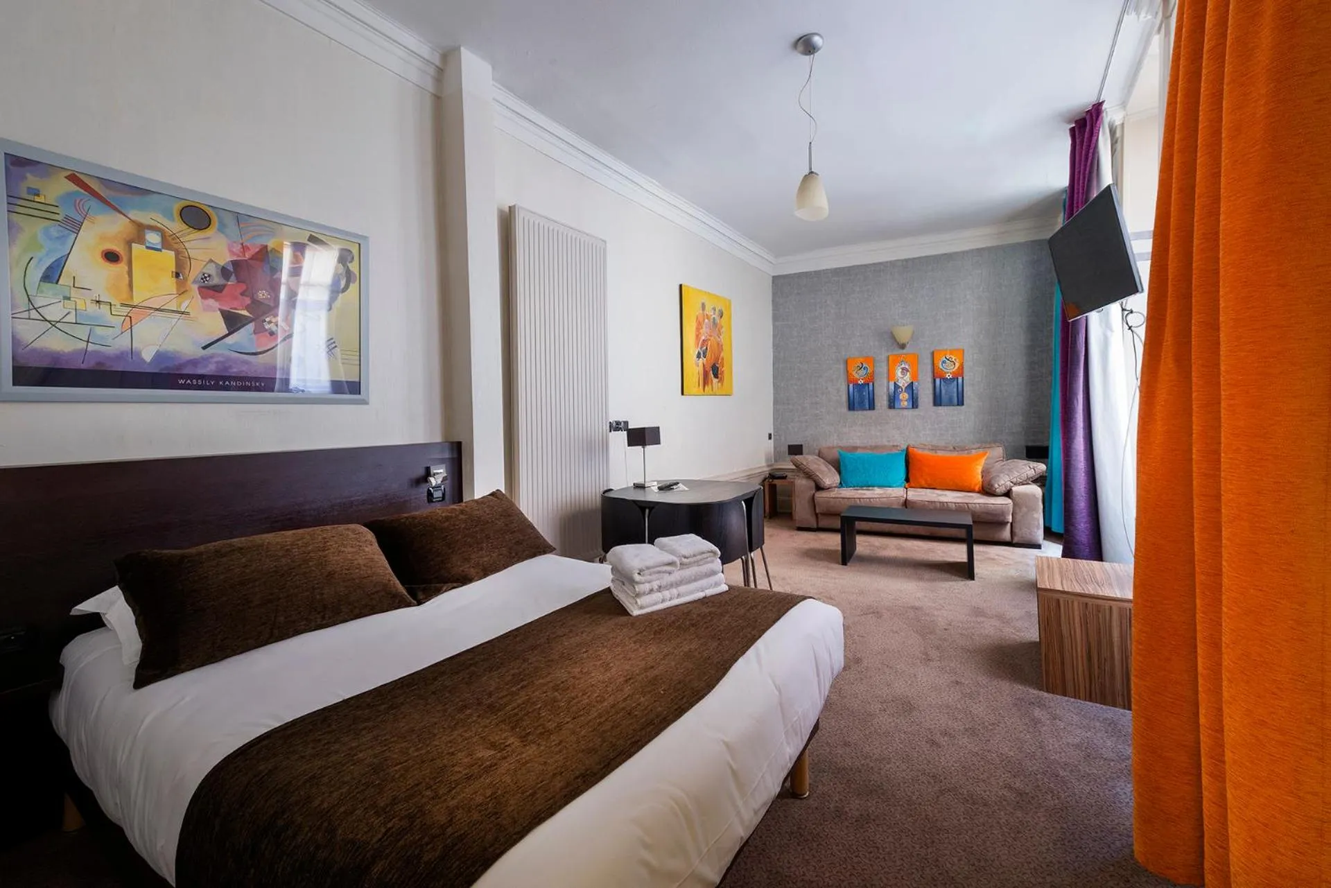 Bed in Hotel de Paris