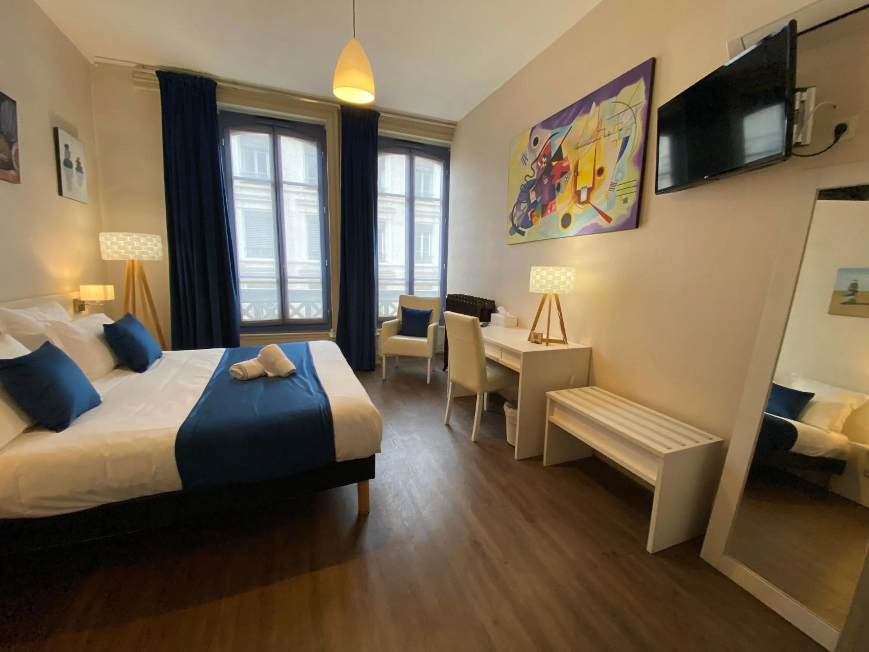 Bath, Bed in Hotel de Paris