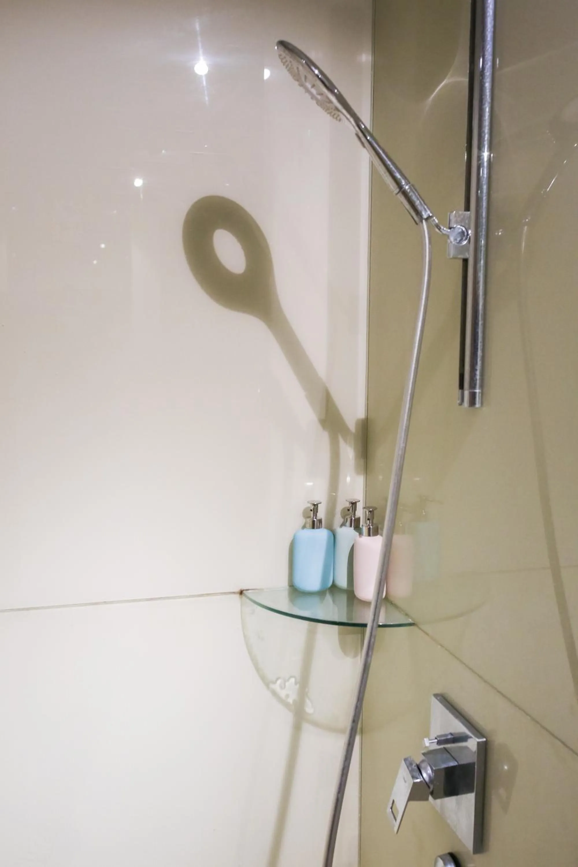 Shower in Soho Suites KLCC by Alucard's Cat