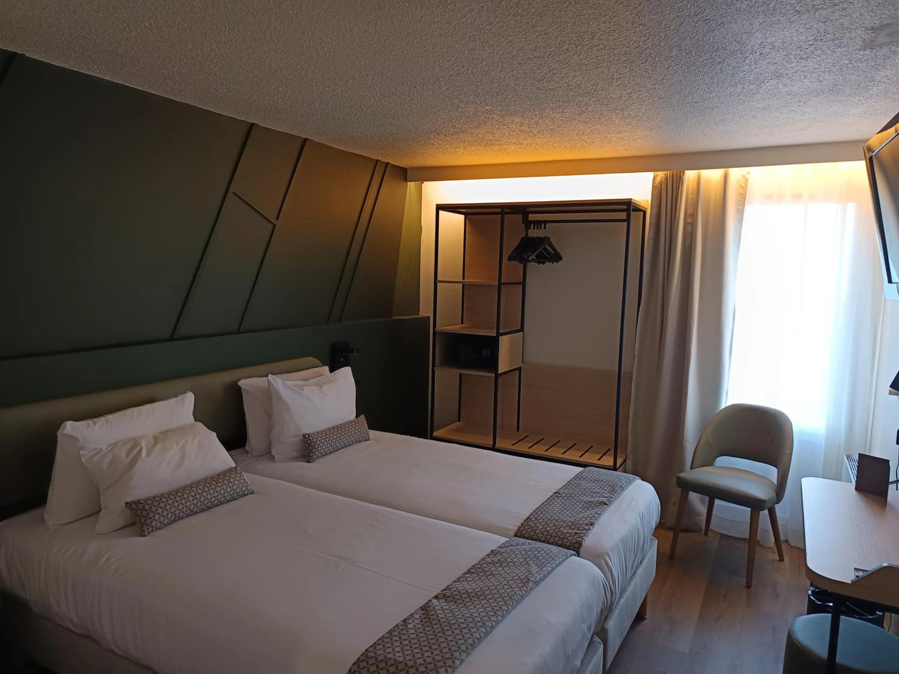 Photo of the whole room, Bed in Hôtel Nell - Axelle - Maison Tassoni