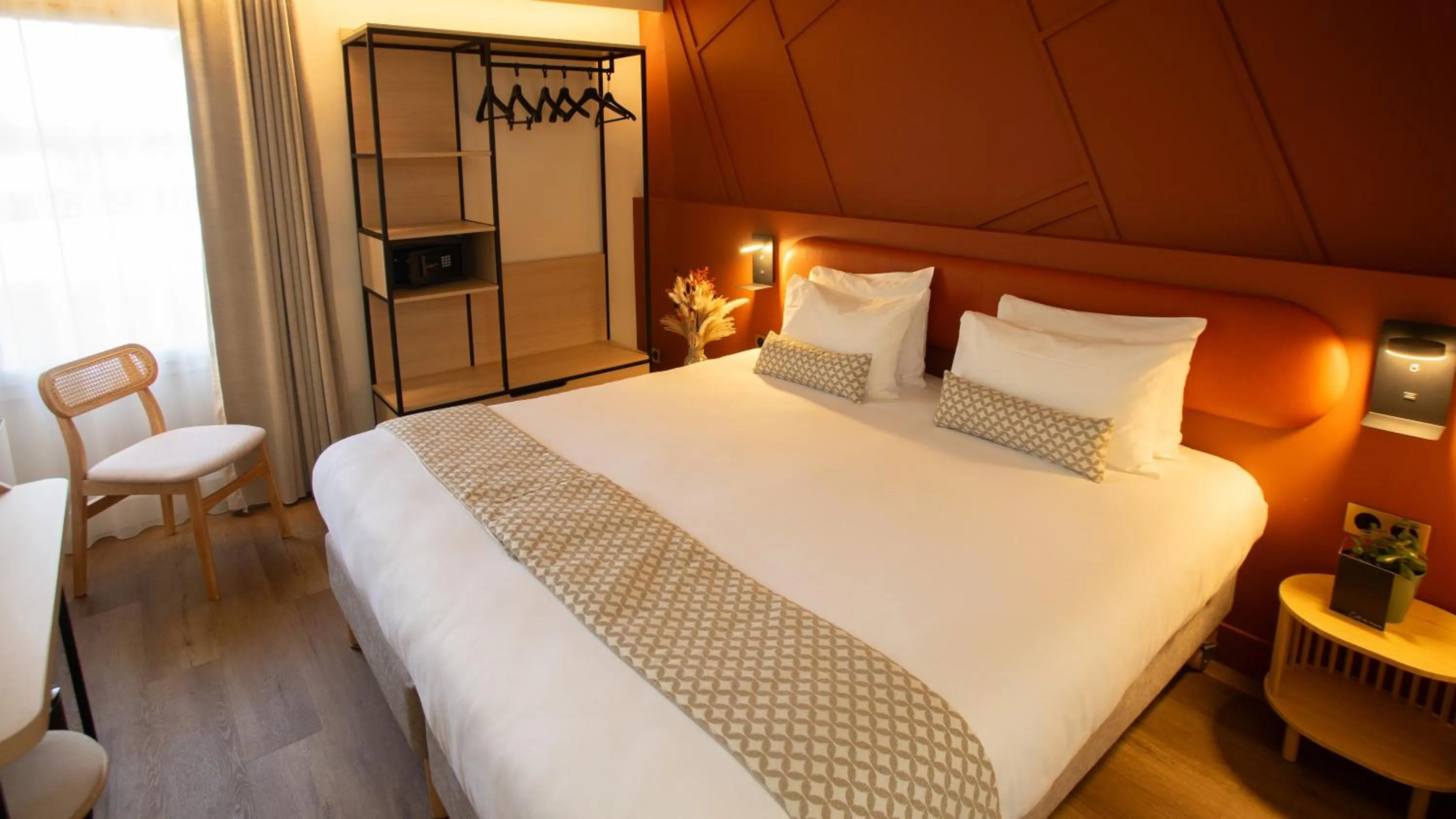 Bedroom, Bed in Hôtel Nell - Axelle - Maison Tassoni