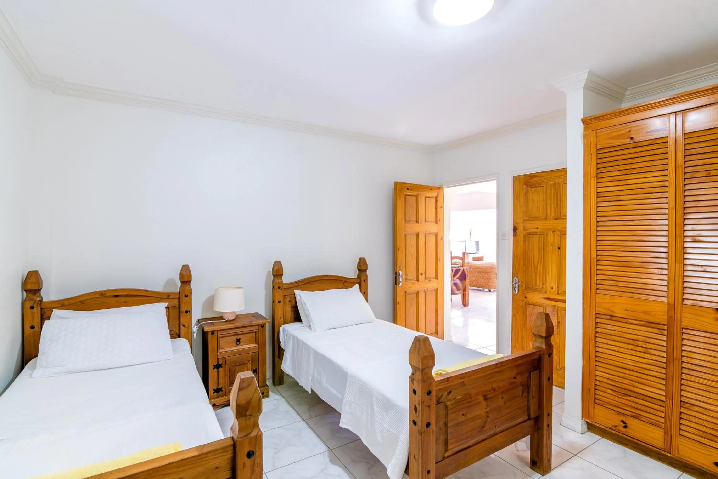 Bedroom, Bed in Woburn Villas