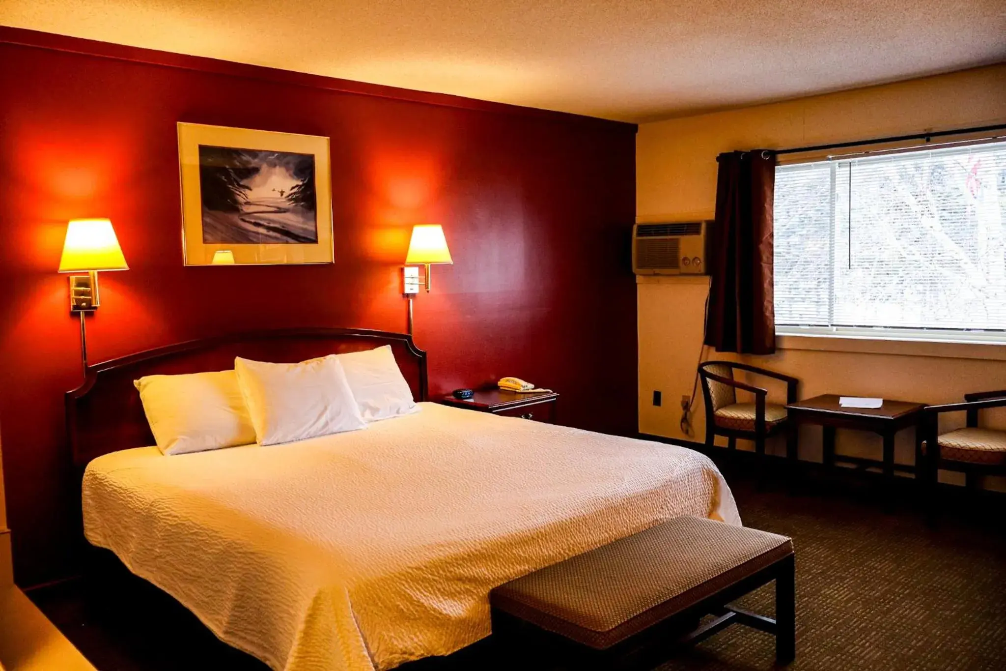 Modern King Room in Snowy Owl Inn Modern King Room in Snowy Owl Inn