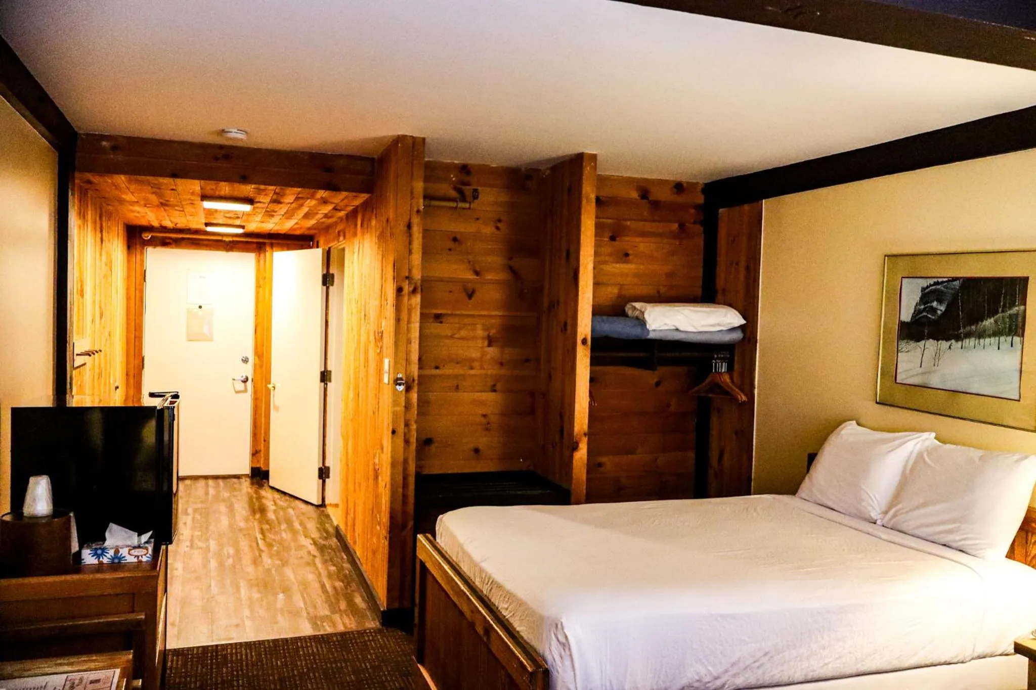 Photo of the whole room, Bed in Snowy Owl Inn