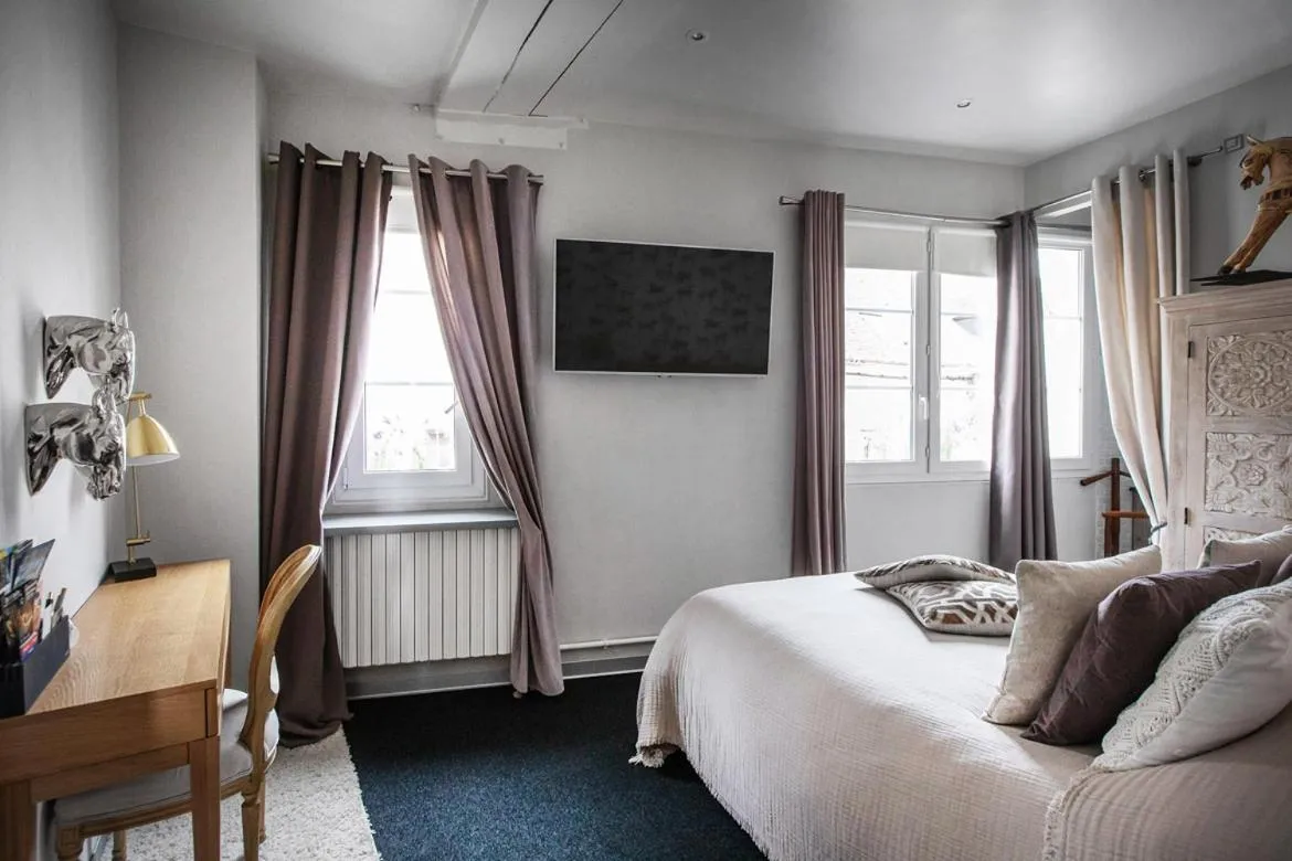 Photo of the whole room, Bed in LA BELLÊME BLEUE