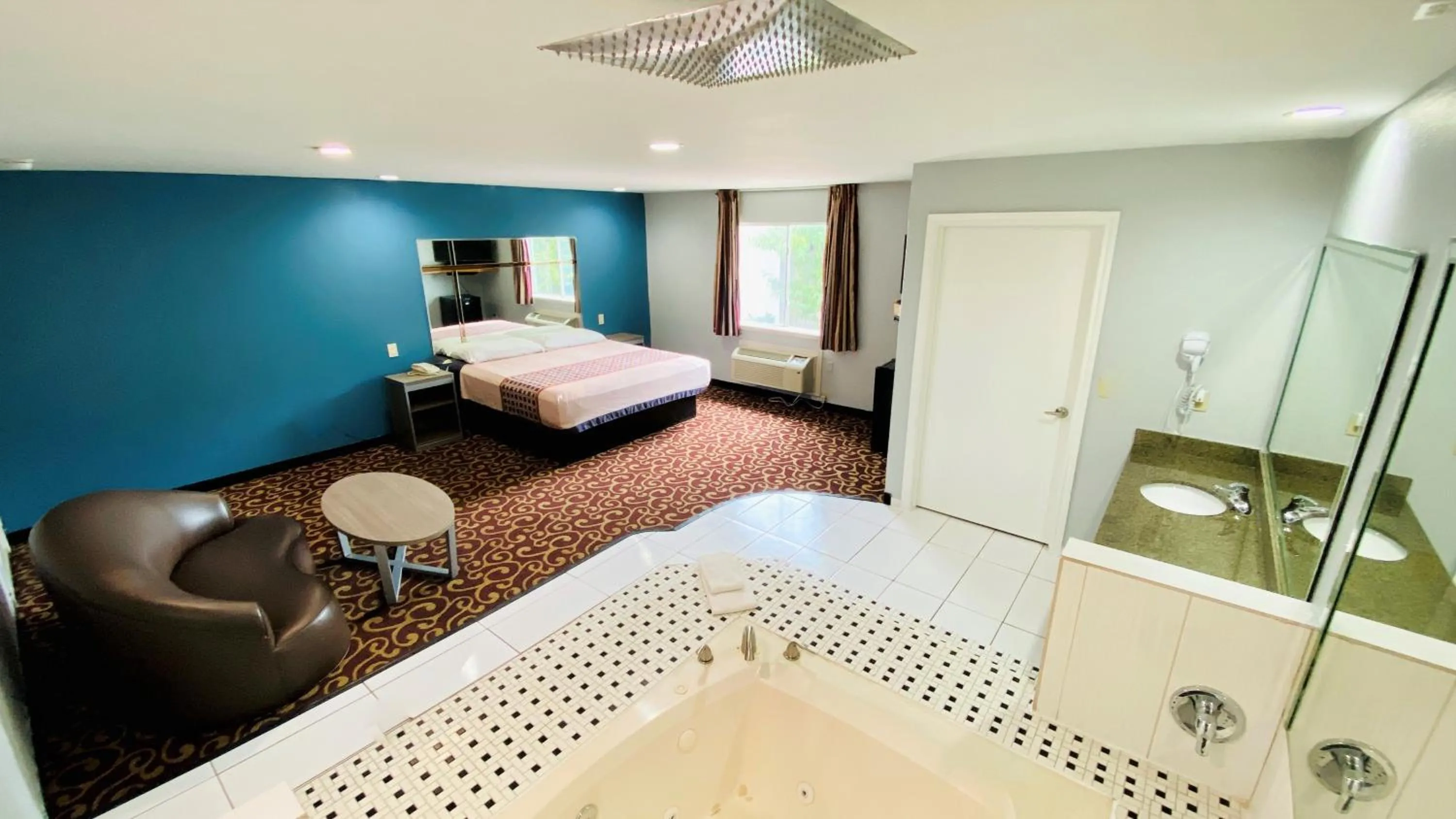 Hot Tub in Home Place Inn and Suites-Hobby