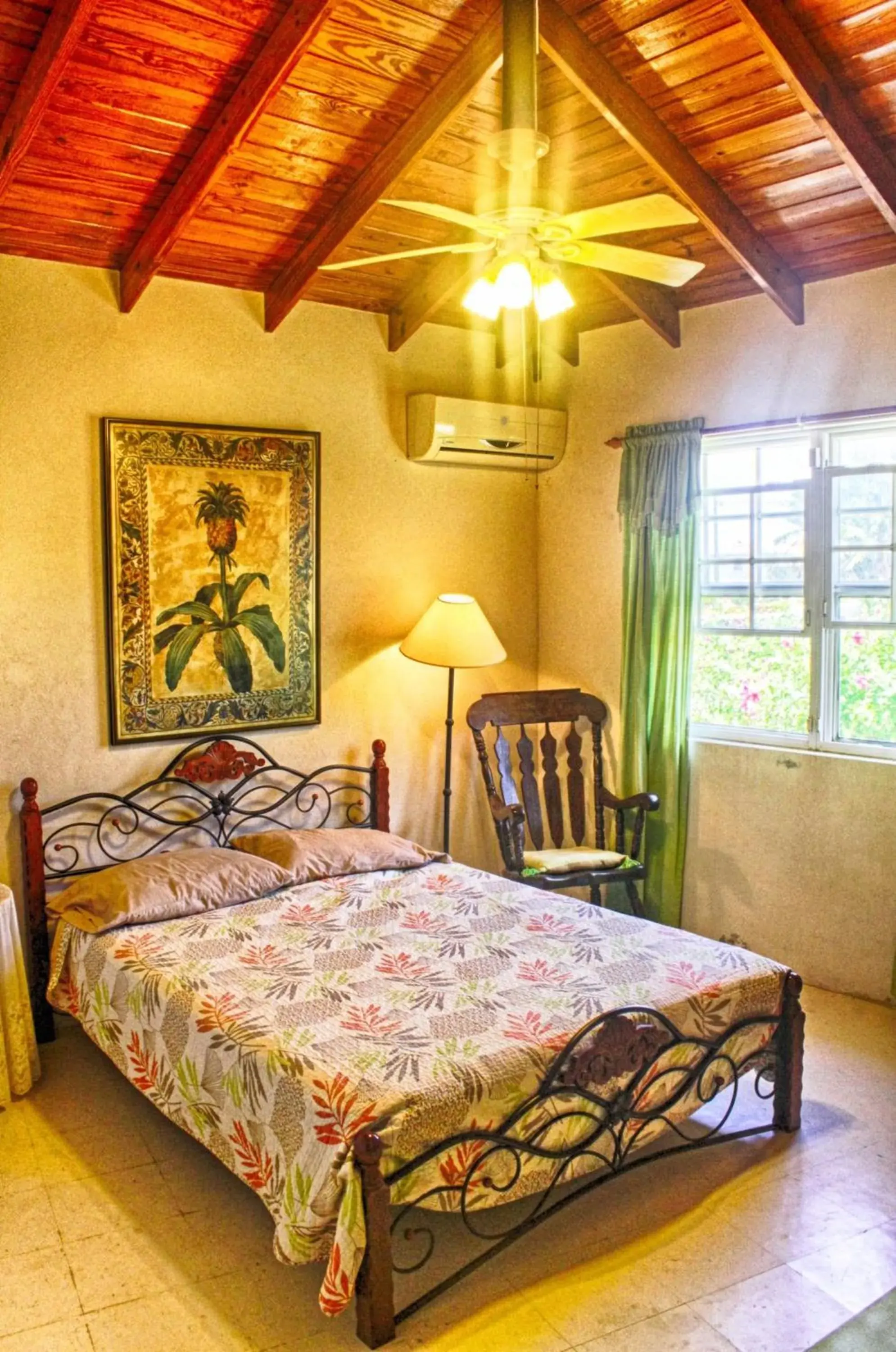 Queen Room with Garden View in Gemini House Bed & Breakfast Queen Room with Garden View in Gemini House Bed & Breakfast