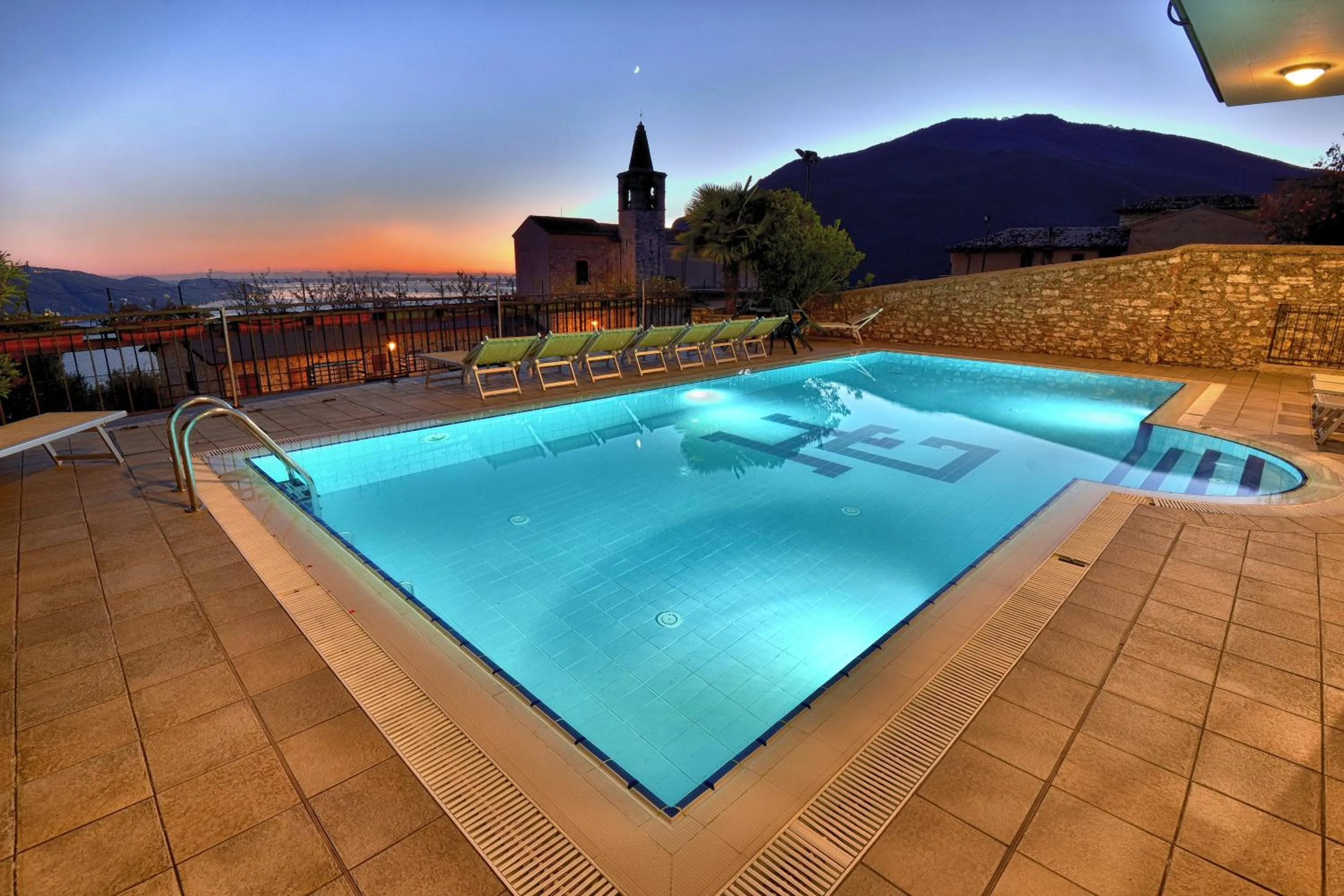Swimming pool in Hotel Gallo