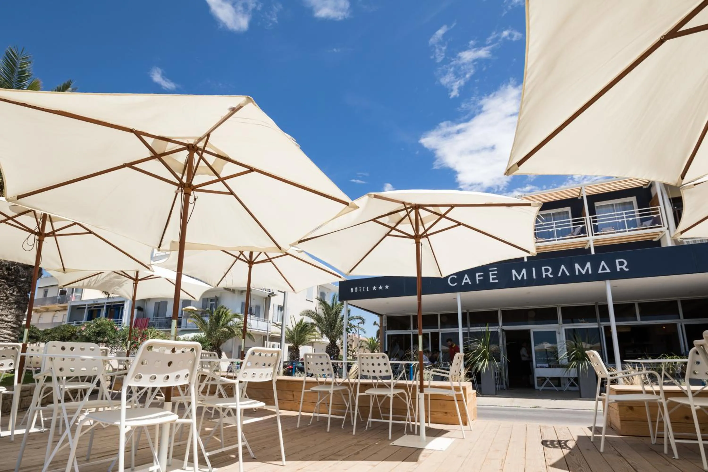 Patio in Hôtel Café Miramar