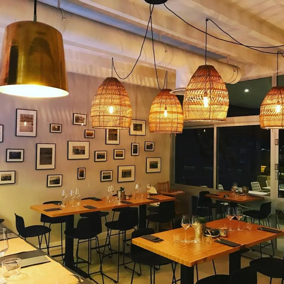 Restaurant/places to eat in Hôtel Café Miramar