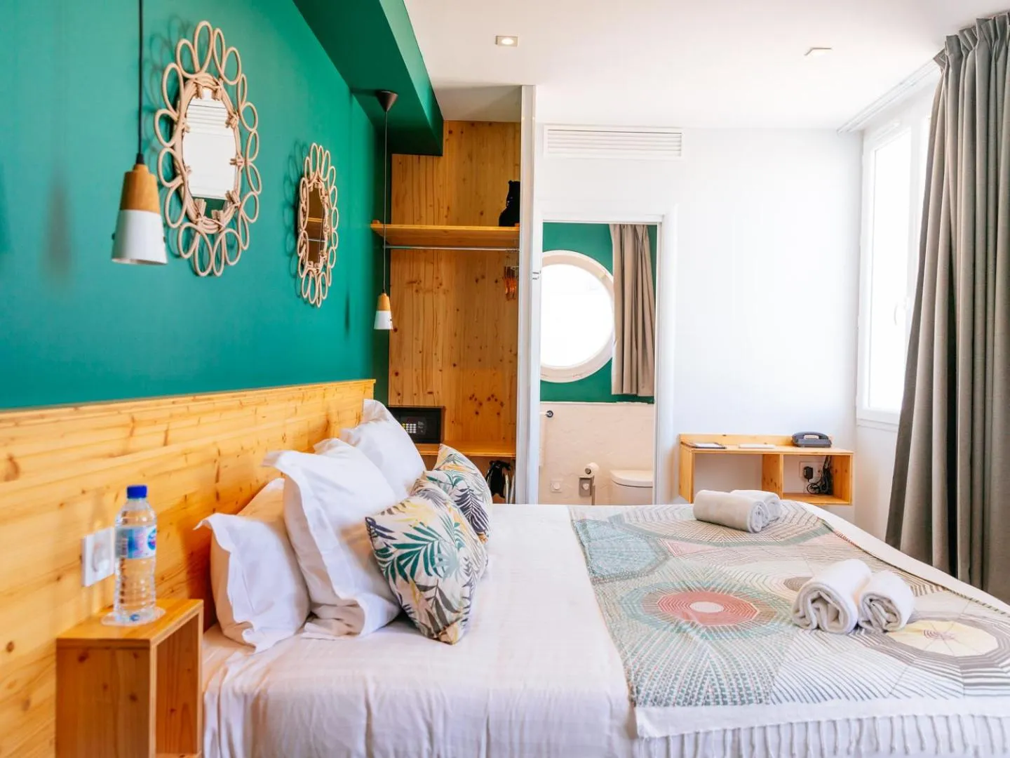 Family, Bed in Hôtel Café Miramar