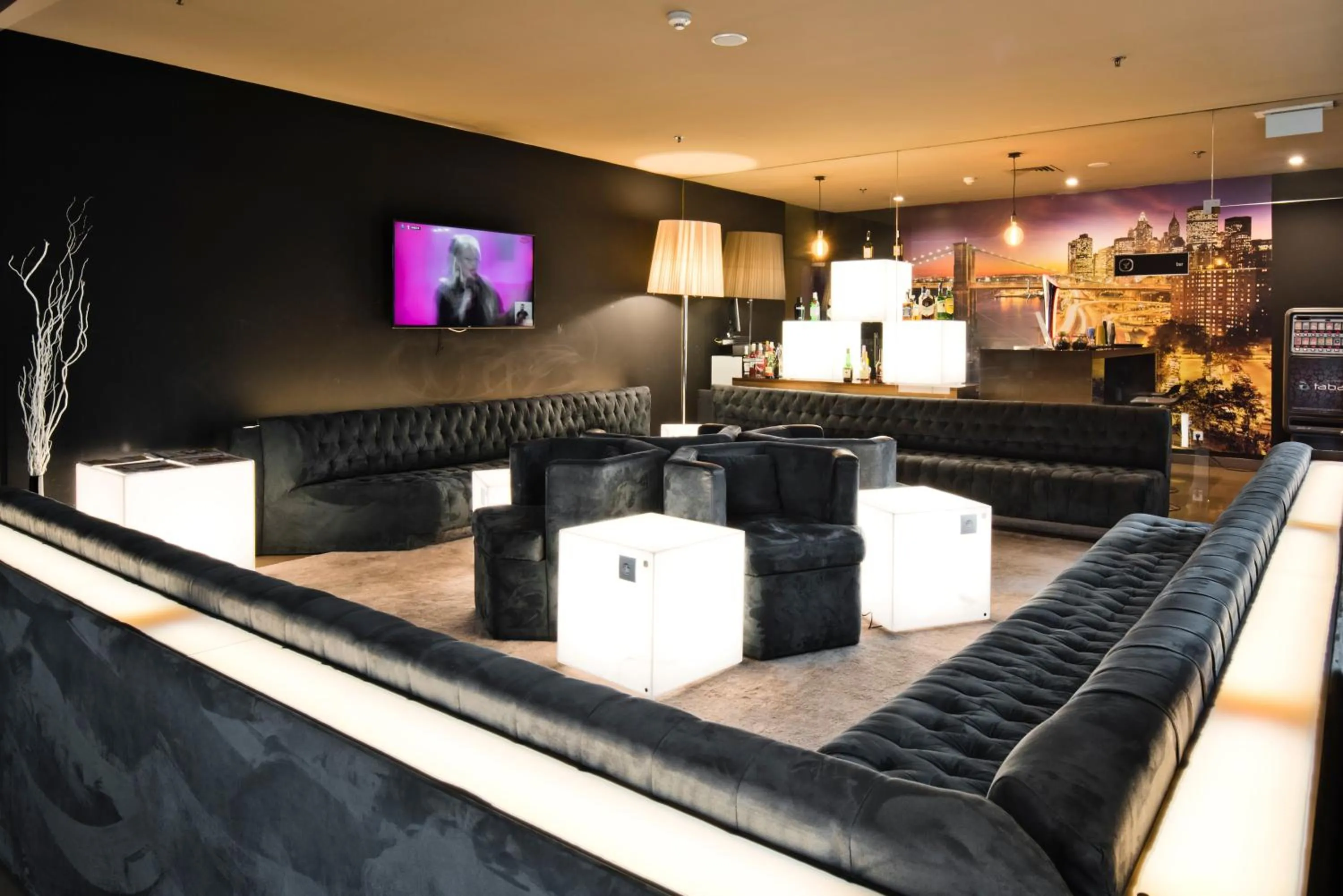 Lounge or bar in Golden Tulip São João da Madeira Hotel