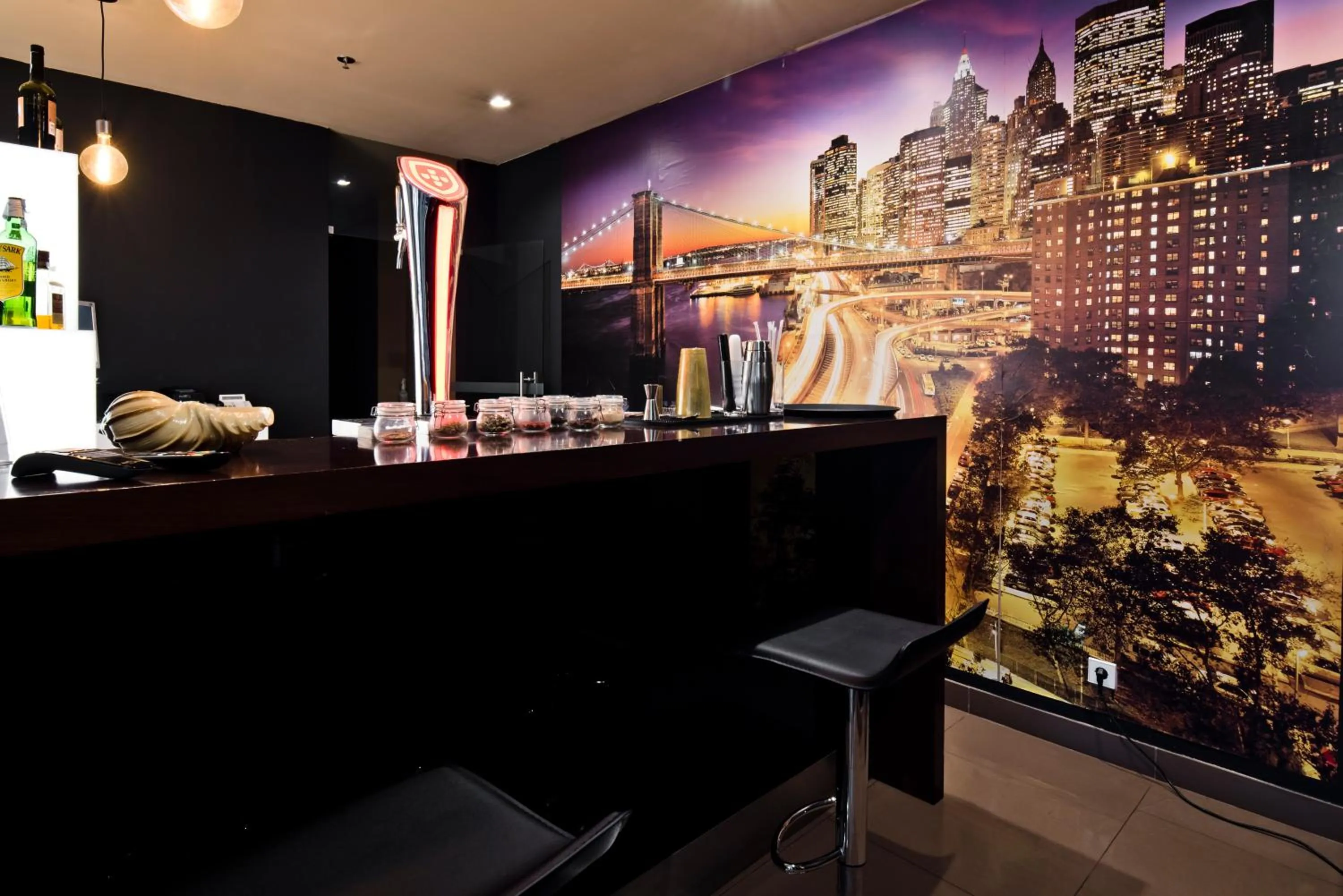 Lounge or bar in Golden Tulip São João da Madeira Hotel