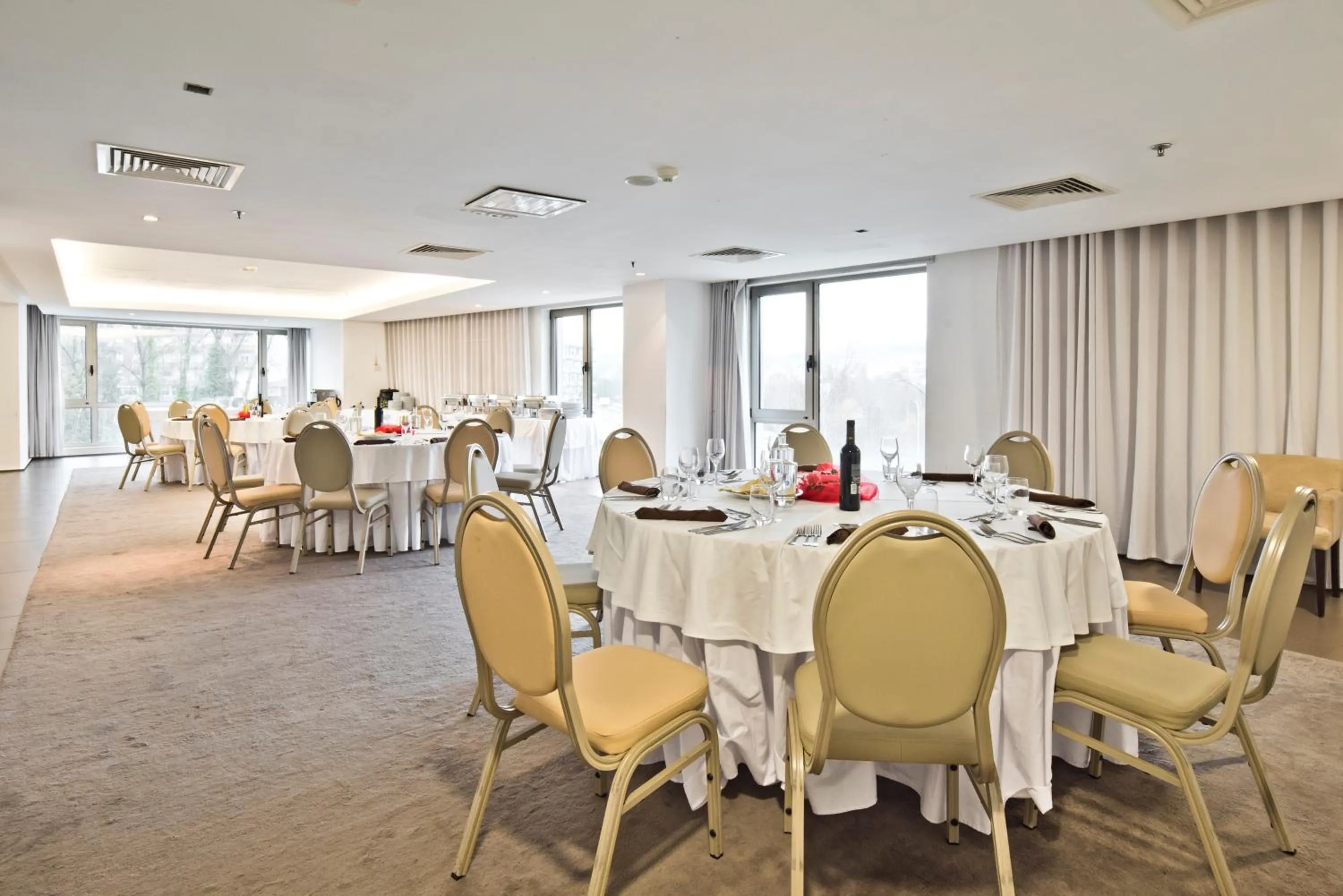 Business facilities in Golden Tulip São João da Madeira Hotel