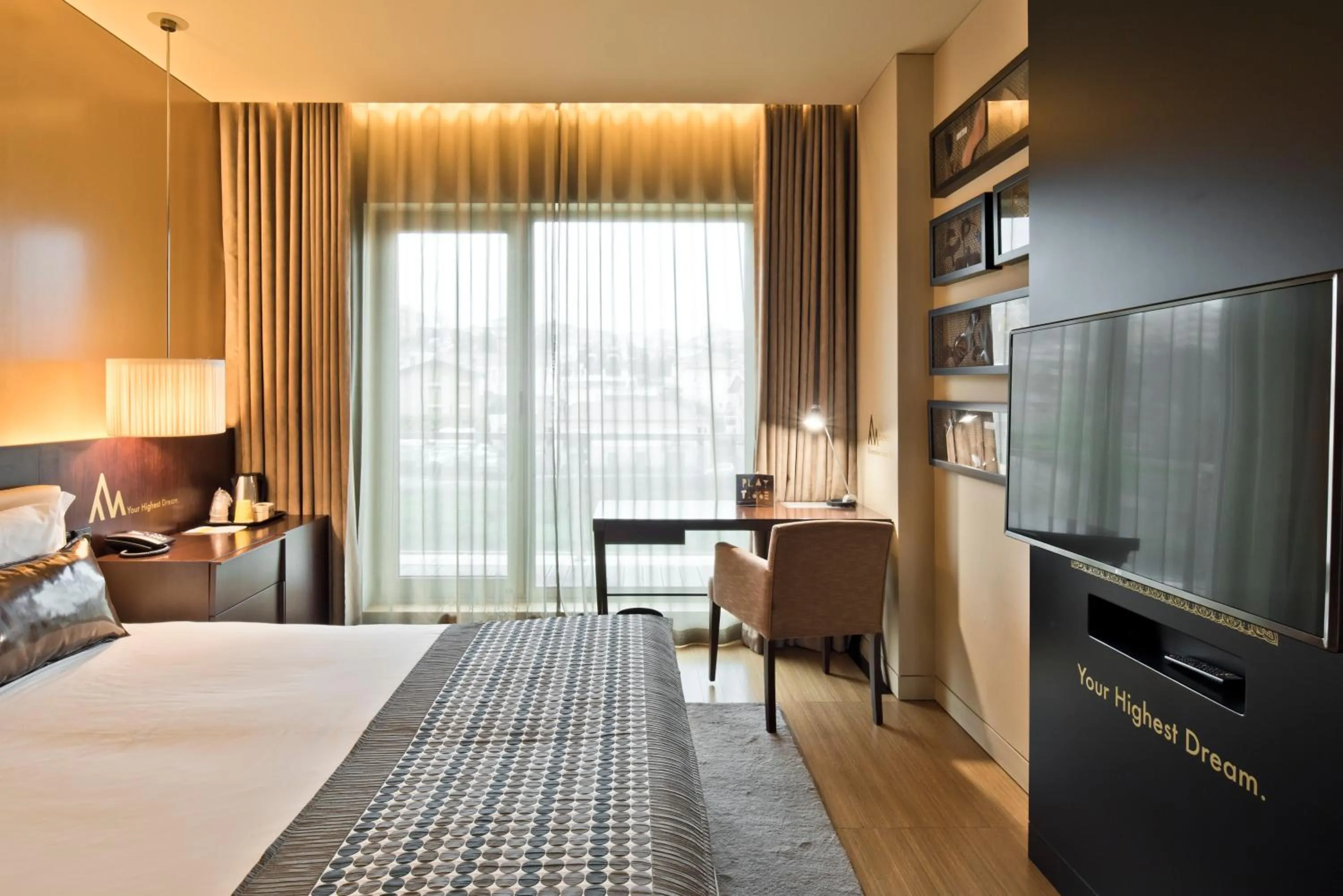 TV and multimedia, Bed in Golden Tulip São João da Madeira Hotel