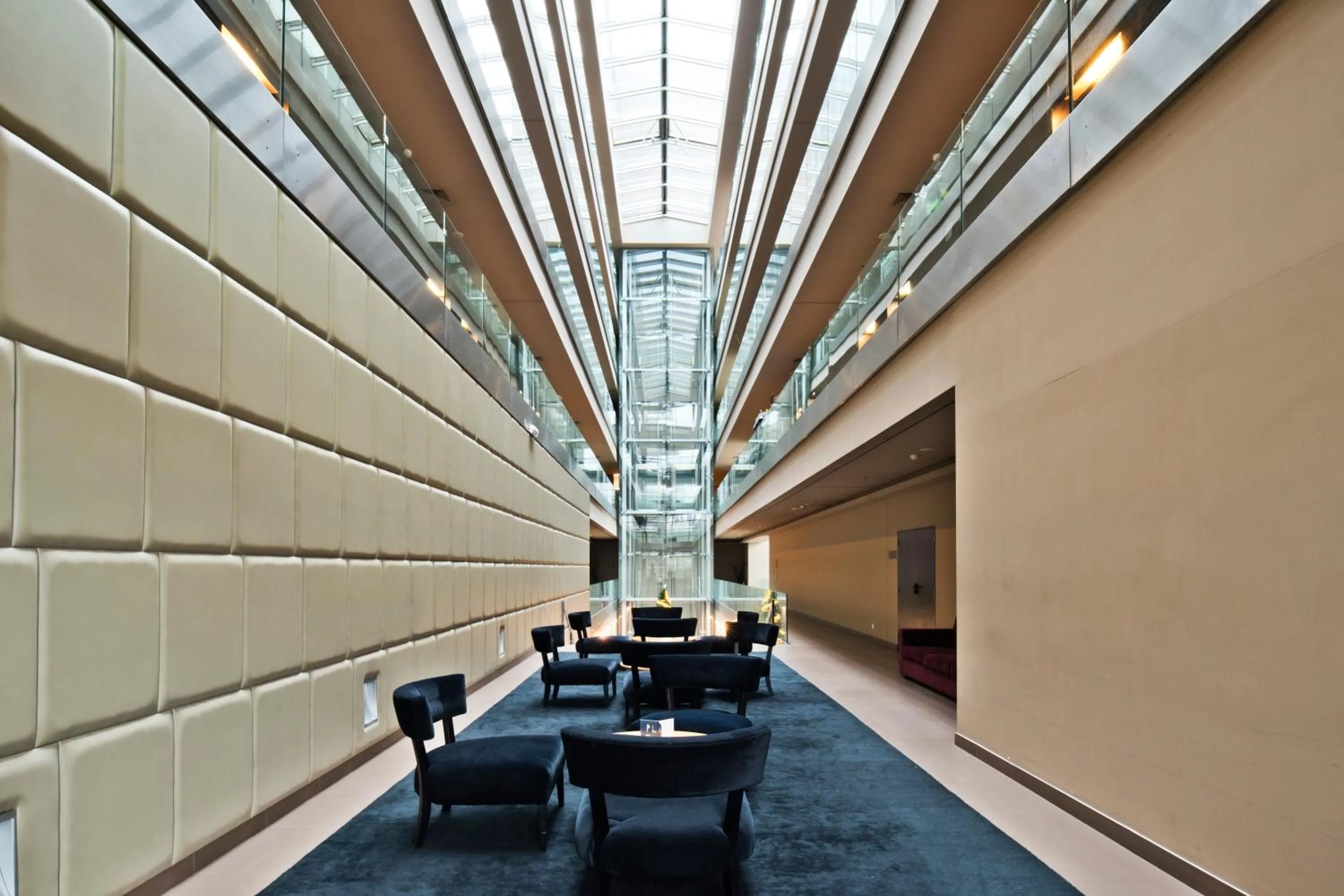 Living room in Golden Tulip São João da Madeira Hotel