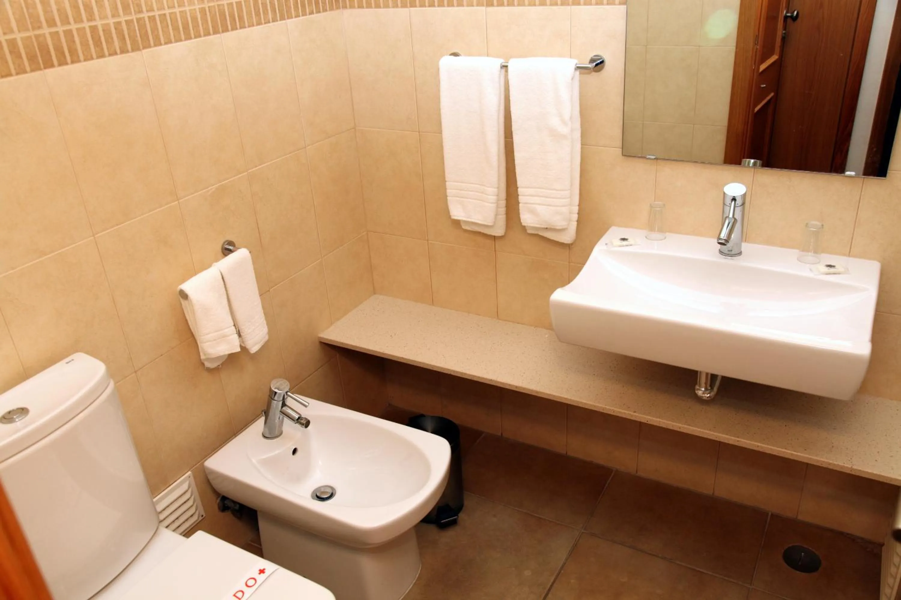 Bathroom in Apartamentos Guadiana