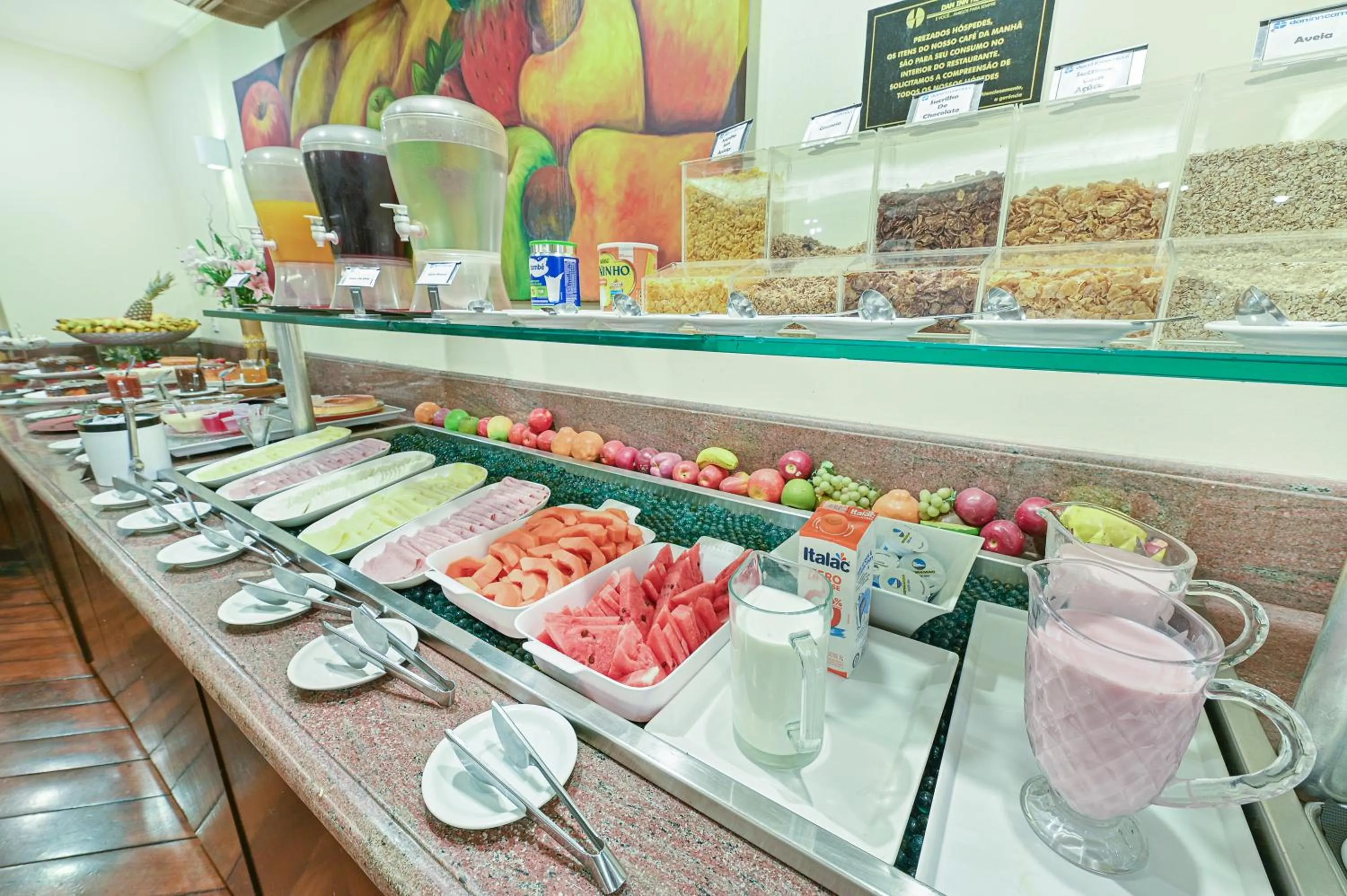 Breakfast in Hotel Dan Inn Campinas Cambuí - Um Hotel Clássico em Campinas By Nacional Inn