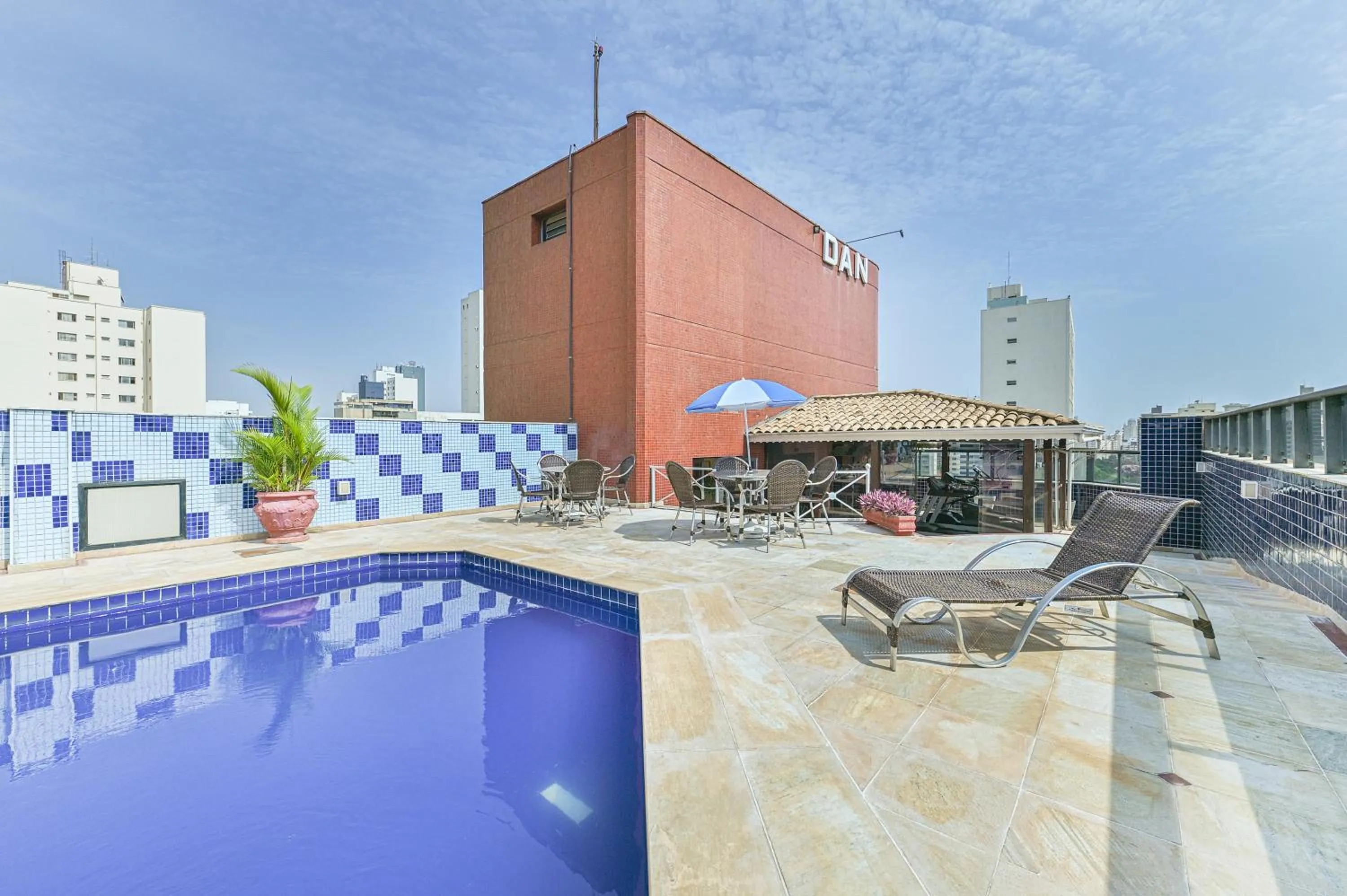 Swimming pool in Hotel Dan Inn Campinas Cambuí - Um Hotel Clássico em Campinas By Nacional Inn