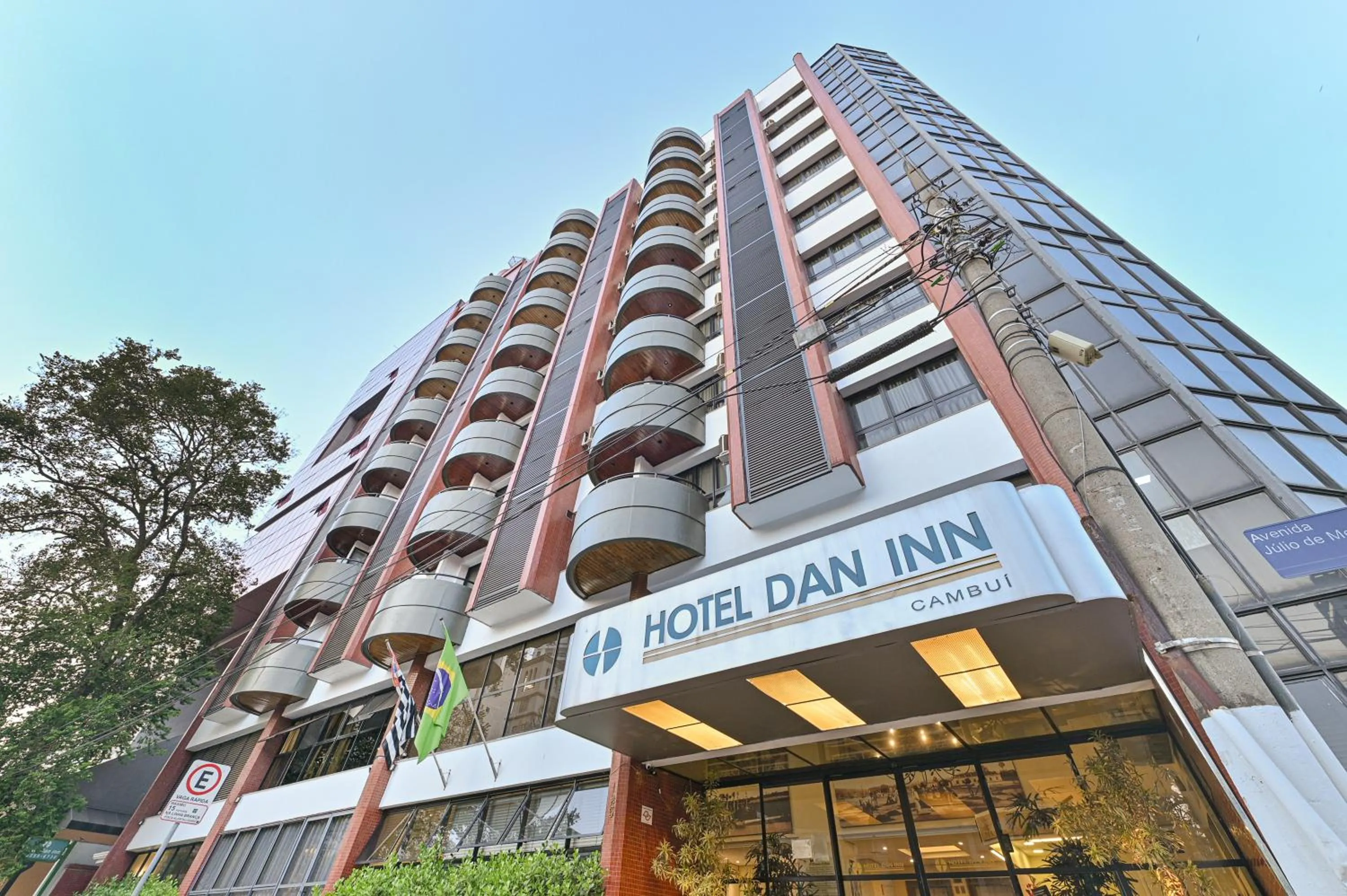 Facade/entrance in Hotel Dan Inn Campinas Cambuí - Um Hotel Clássico em Campinas By Nacional Inn