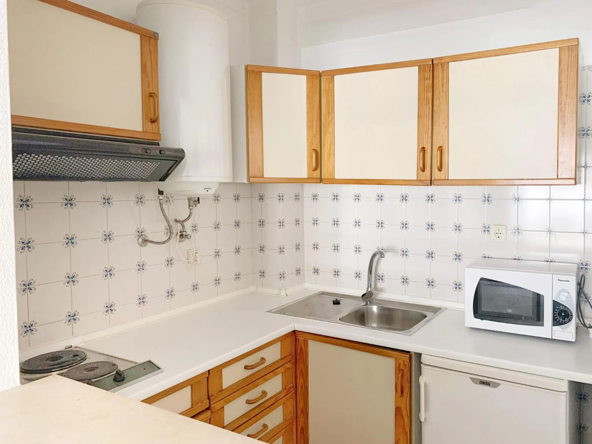 Kitchen or kitchenette in Aparthotel Calema Avenida Jardim