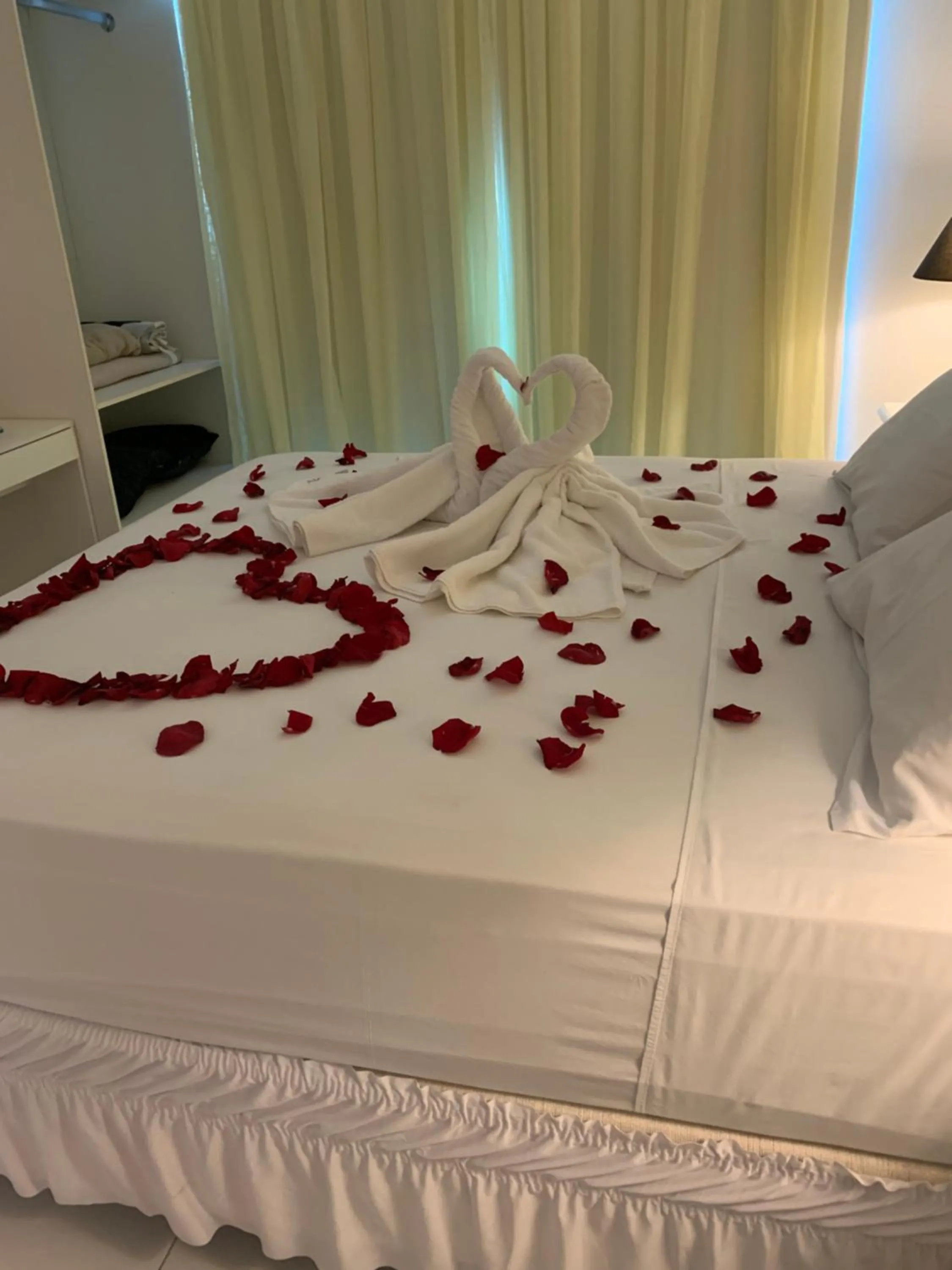 room service, Bed in Hotel The Green Ecologic