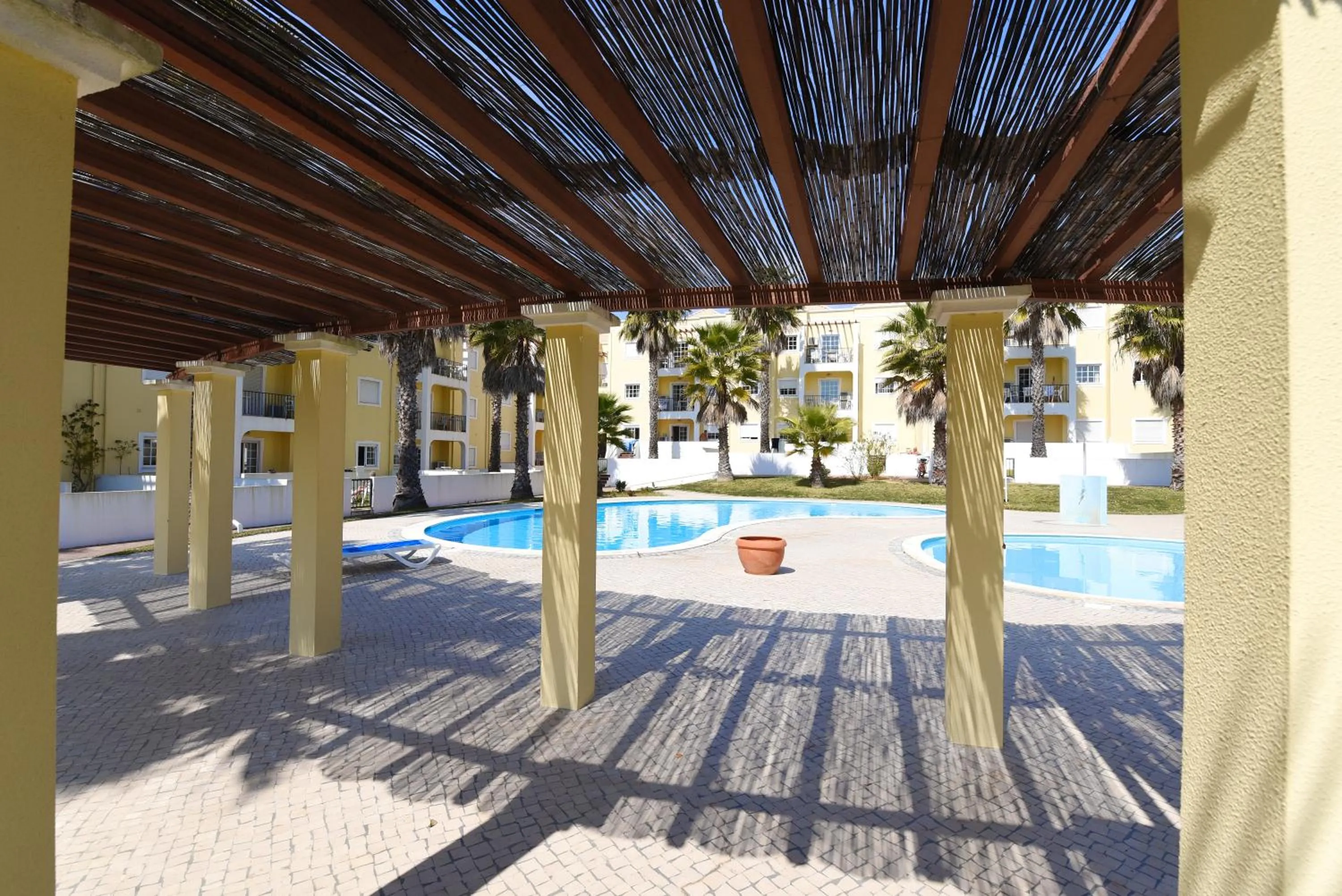 Swimming pool in Praia da Lota Beachfront Resort - Hotel & Apartments