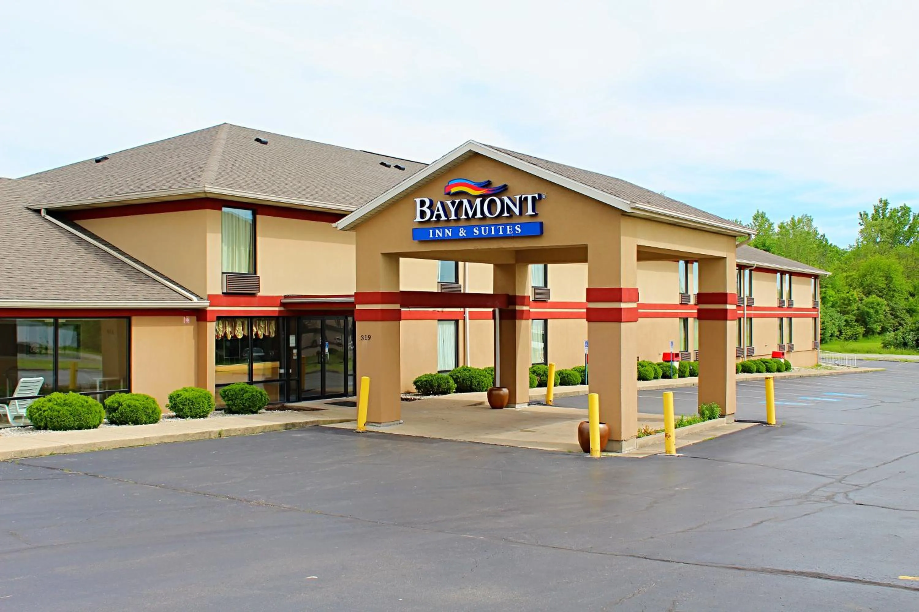 Facade/entrance in Baymont by Wyndham Springfield