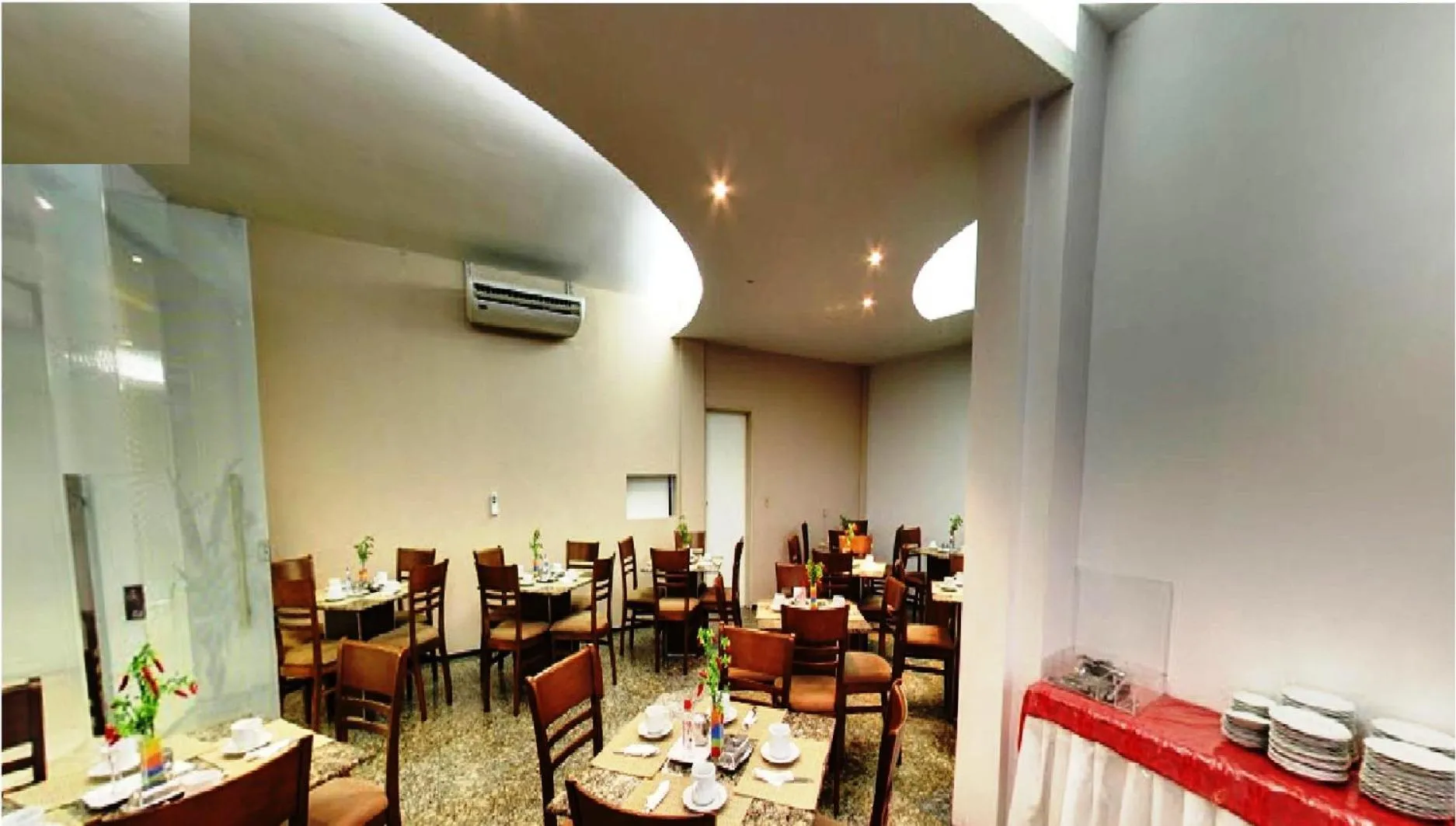 Restaurant/places to eat in San Phillip Flat Hotel