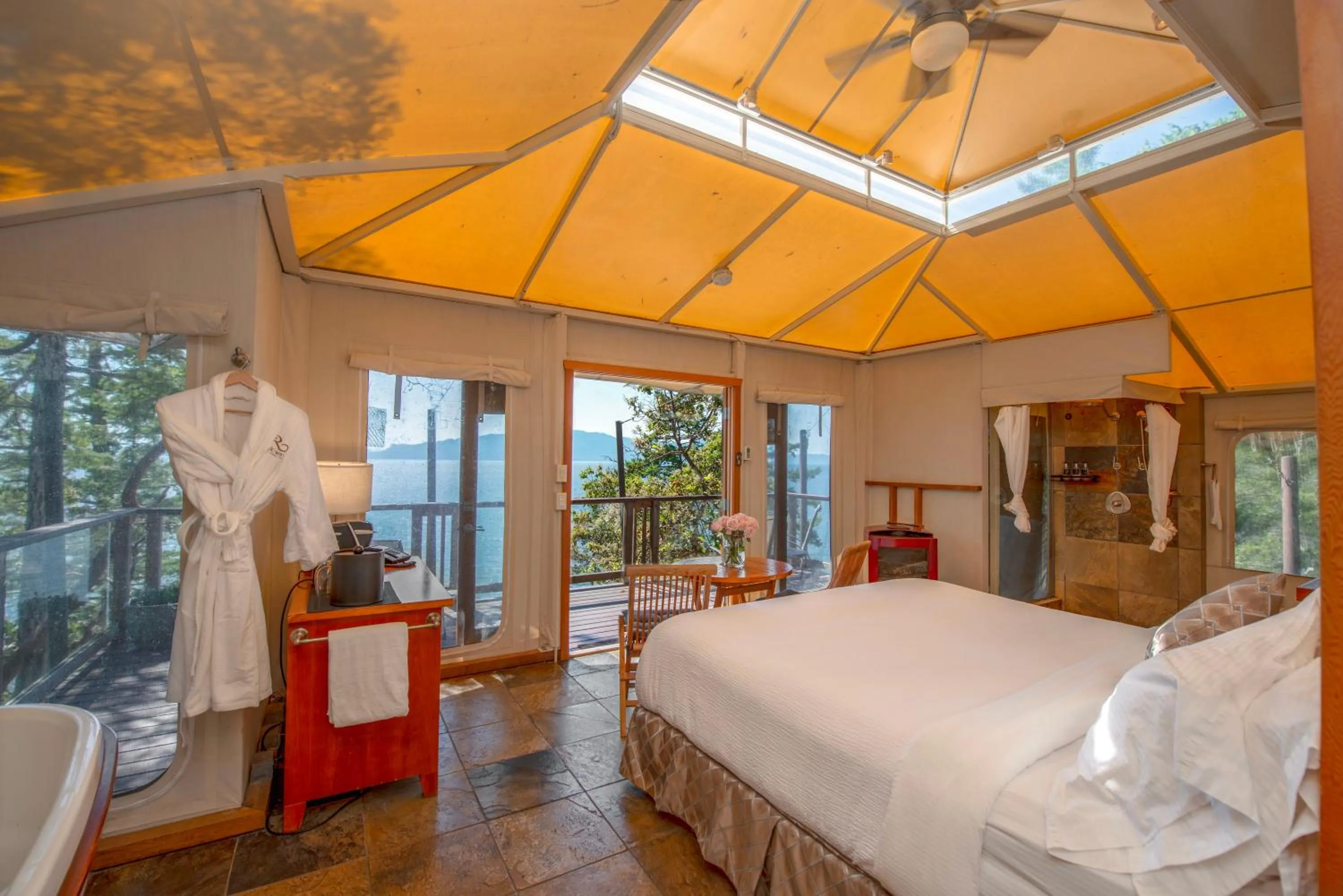 Bedroom, Bed in Rockwater Secret Cove Resort