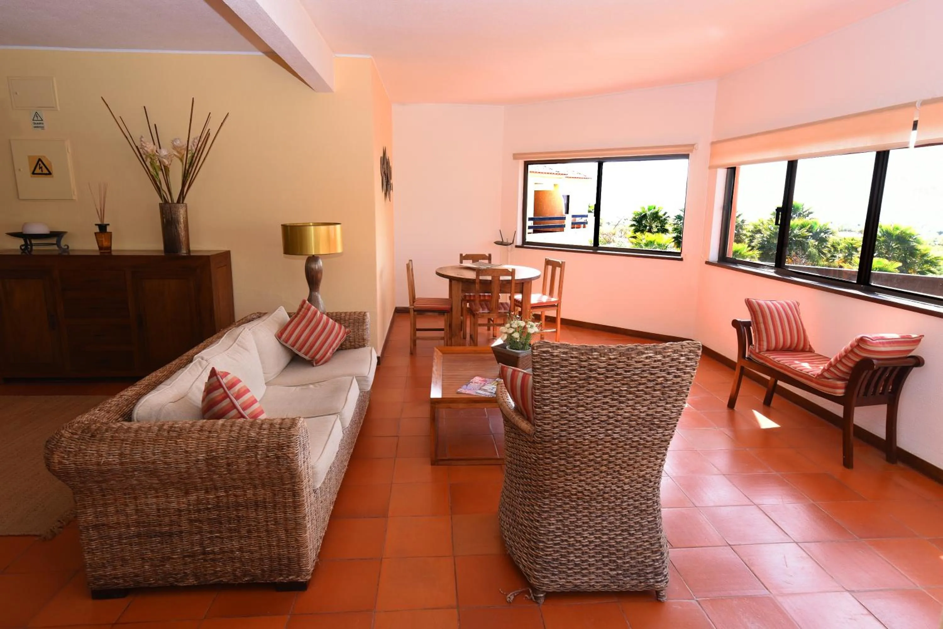 Lobby or reception in Praia da Lota Resort – Beachfront Hotel
